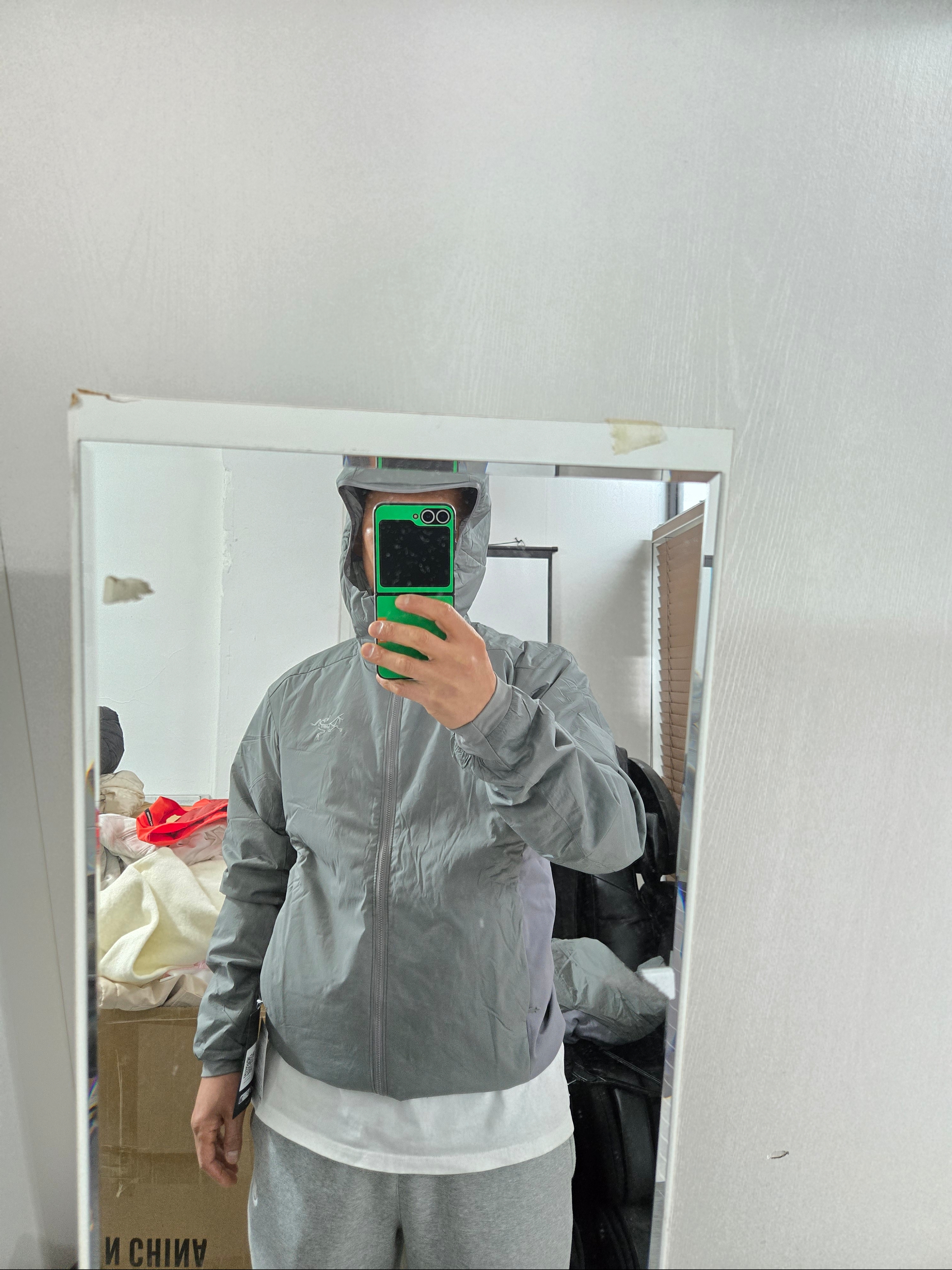 Arc'teryx Atom Hoody Void 착용 스타일 - 2
