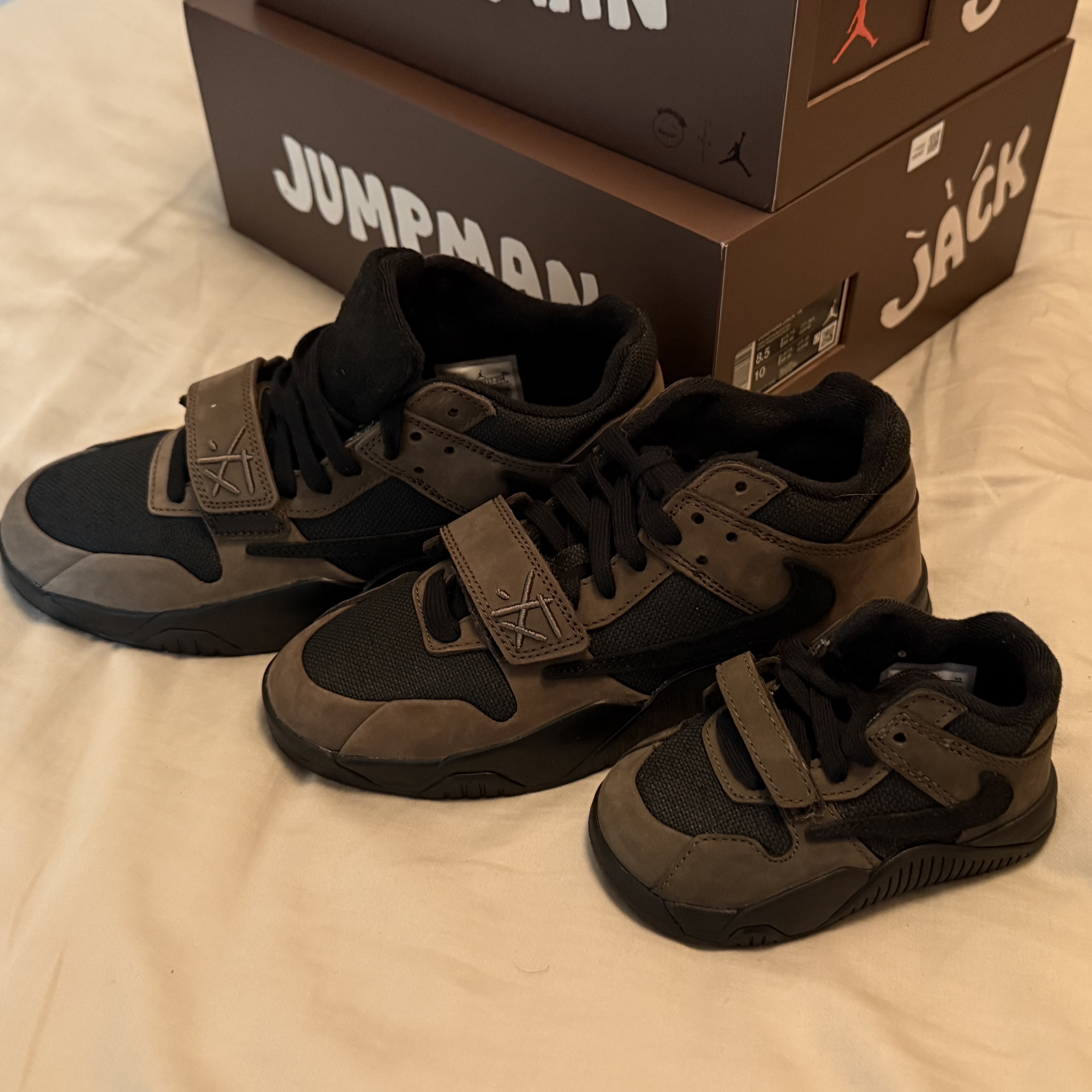 Jordan x Travis Scott Jumpman Jack TR Black and Dark Mocha, (TD) Jordan x Travis Scott Jumpman Jack TR Black and Dark Mocha 착용 스타일 - 1