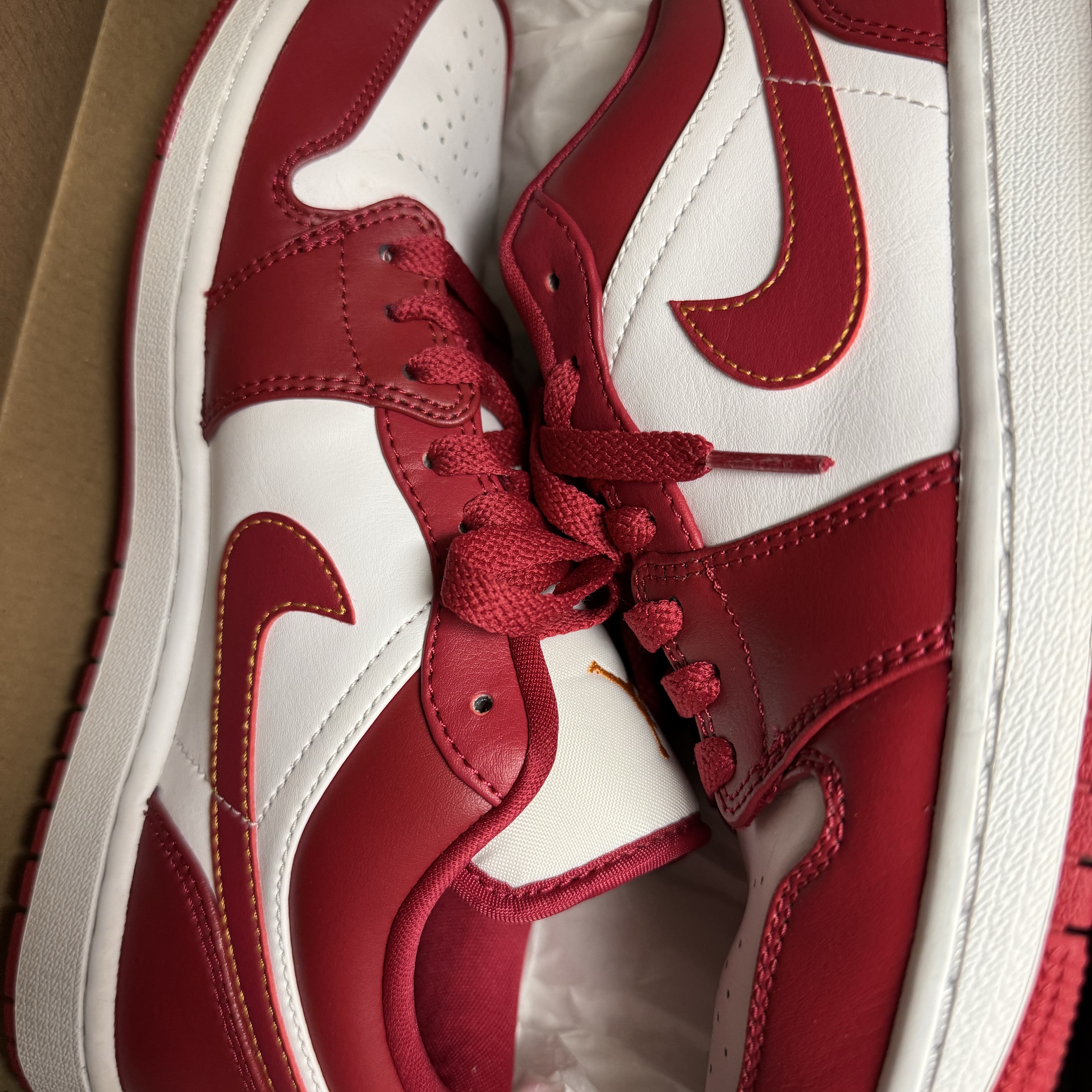 Jordan 1 Low Cardinal Red 착용 스타일