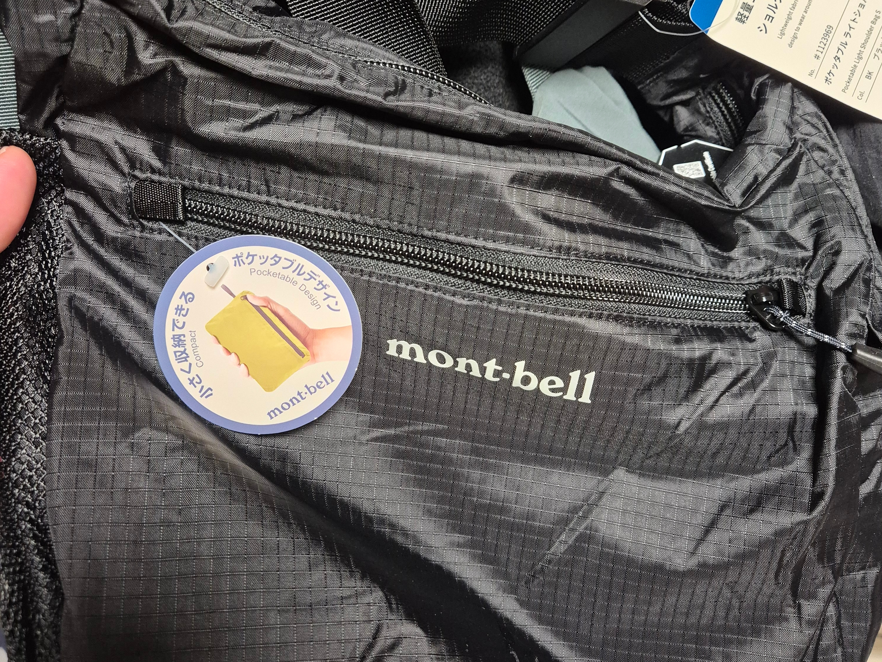 Montbell Pocketable Light Shoulder Bag Small Black 착용 스타일
