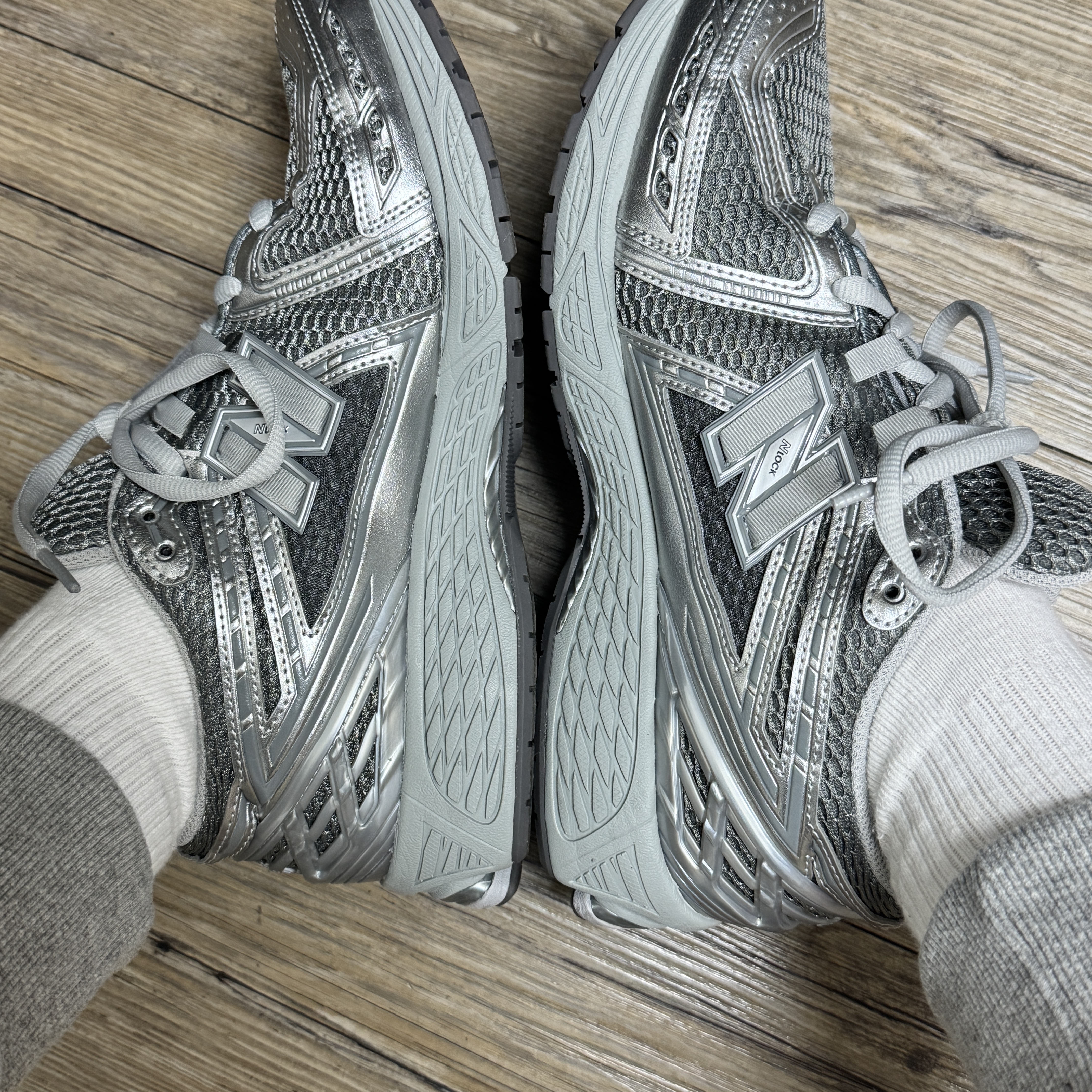 New Balance 1906R Harbor Grey Silver Metalic 착용 스타일 - 2