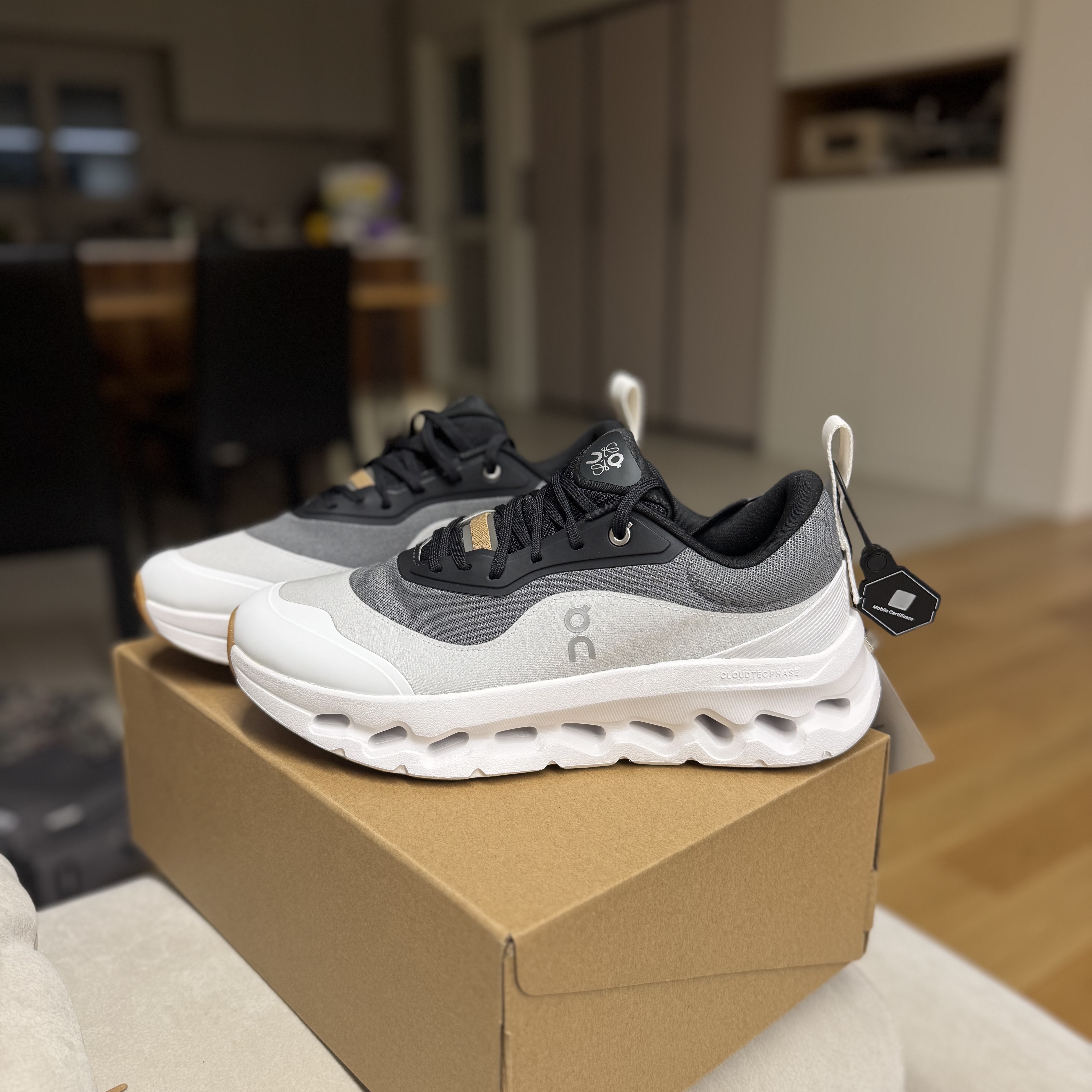 Loewe x On Running Cloudtilt 2.0 Black White Gum 착용 스타일