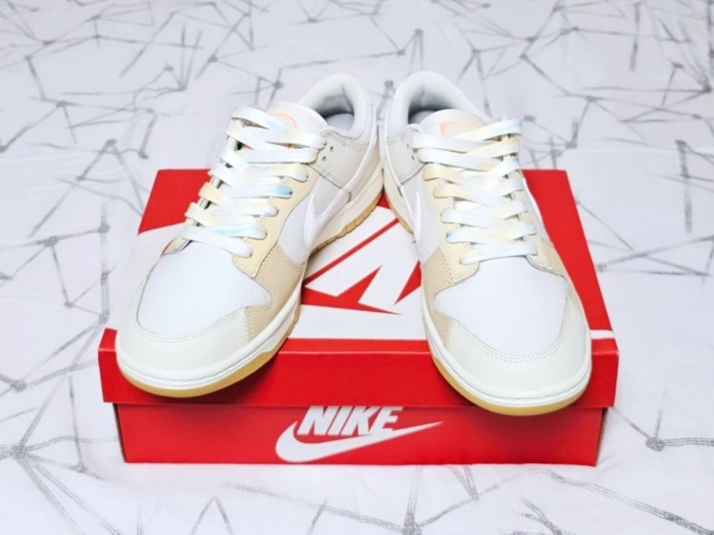 Nike Dunk Low SE Pale Vanilla and Sail 착용 스타일 - 3