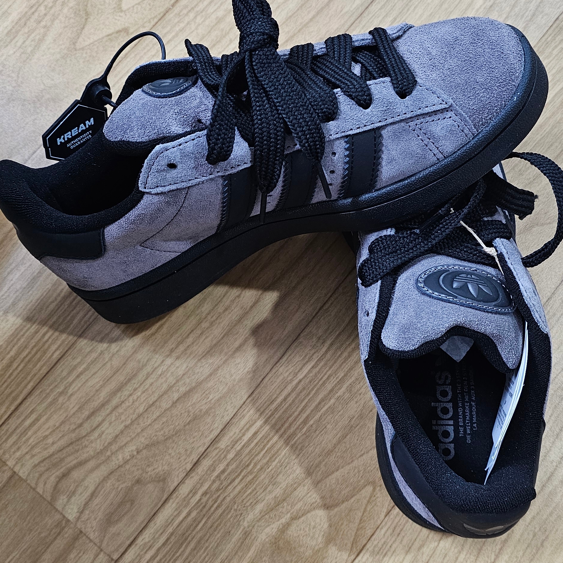 Adidas Campus 00s Charcoal Core Black 착용 스타일 - 2