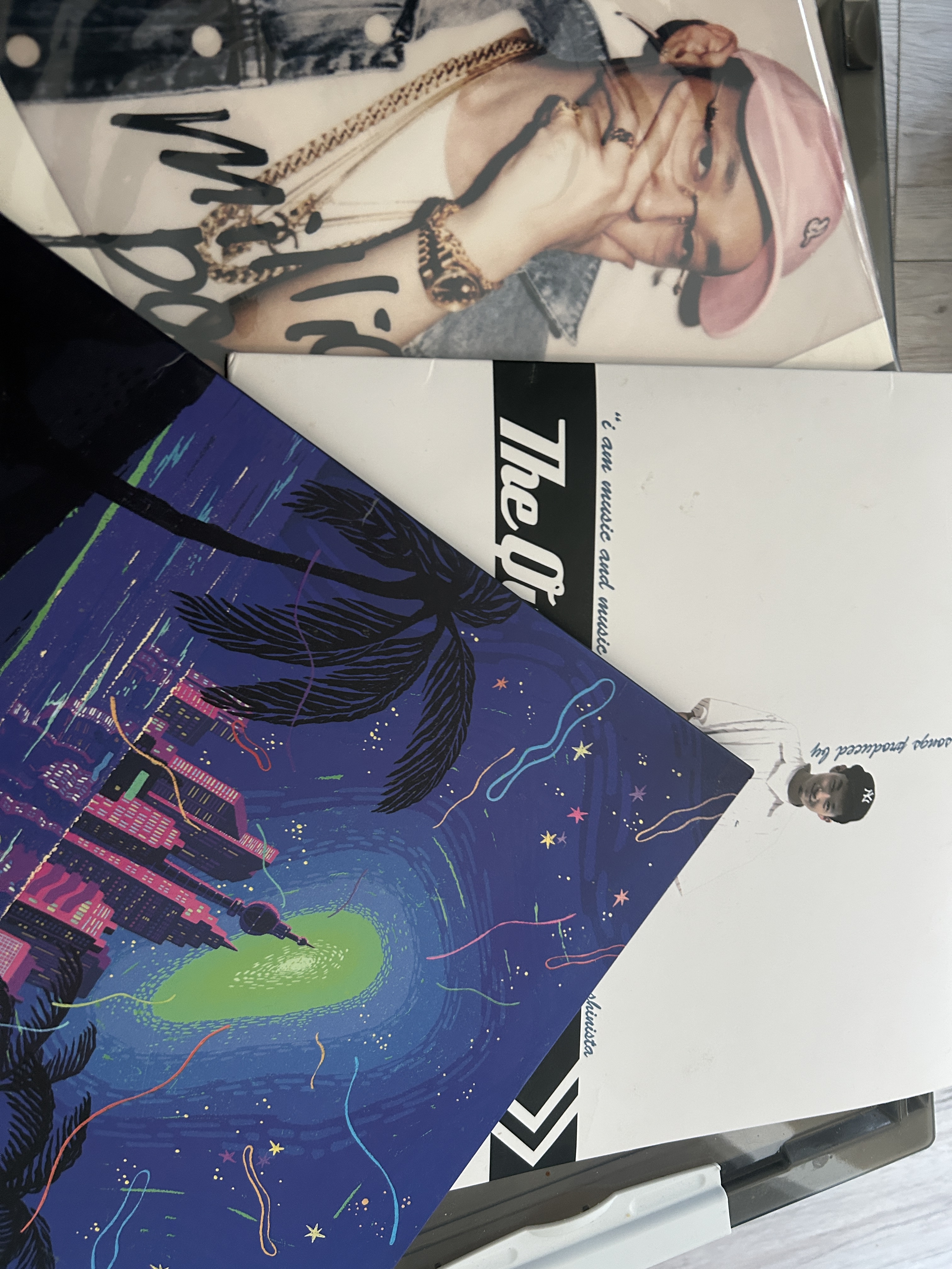 더 콰이엇 밀리어네어 포에트리 LP 퍼플 착용 스타일 - 1