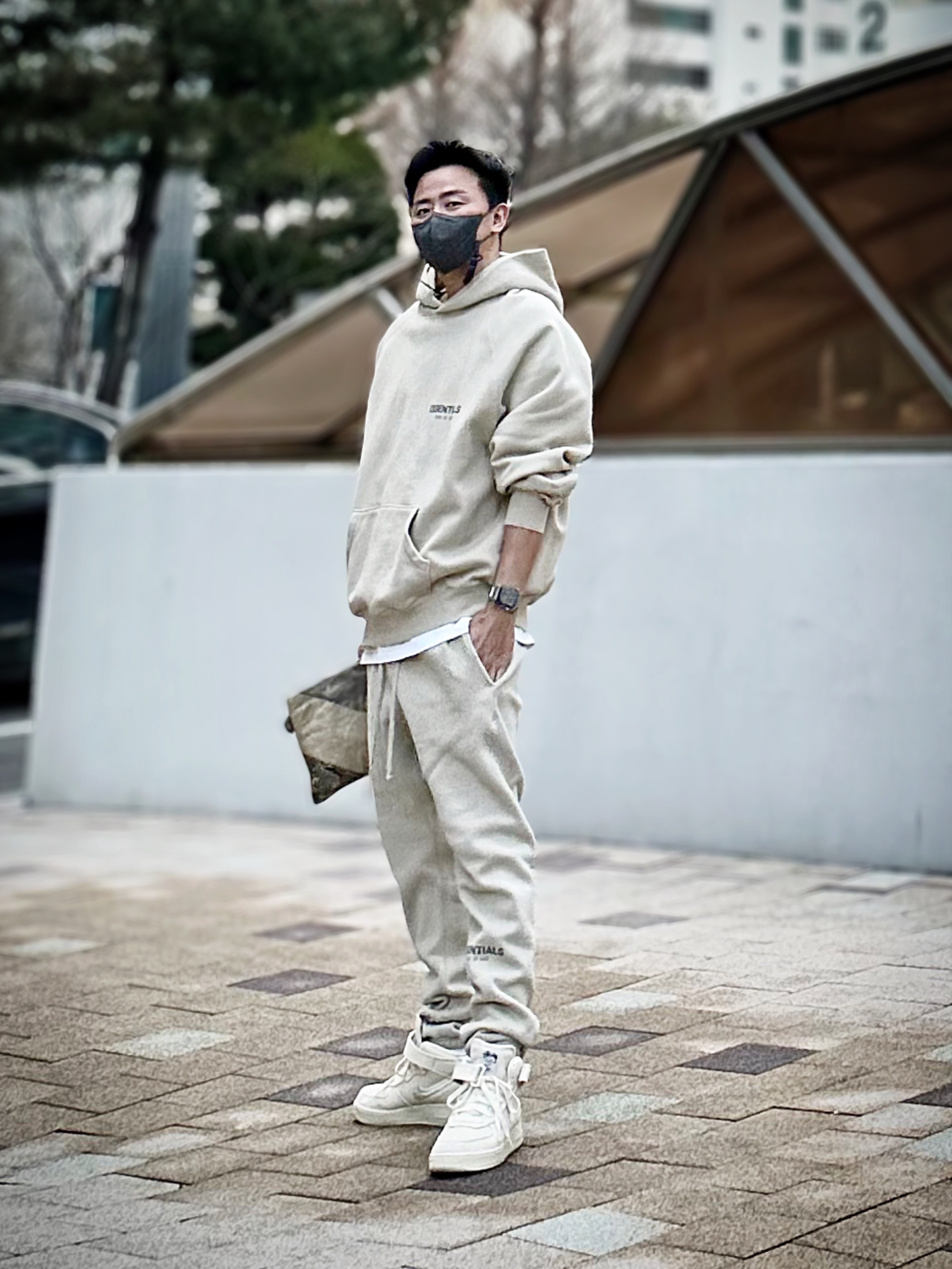 Nike x Stussy Air Force 1 '07 Mid SP Fossil, Essentials The Core Collection Pullover Hoodie Tan 착용 스타일 - 1