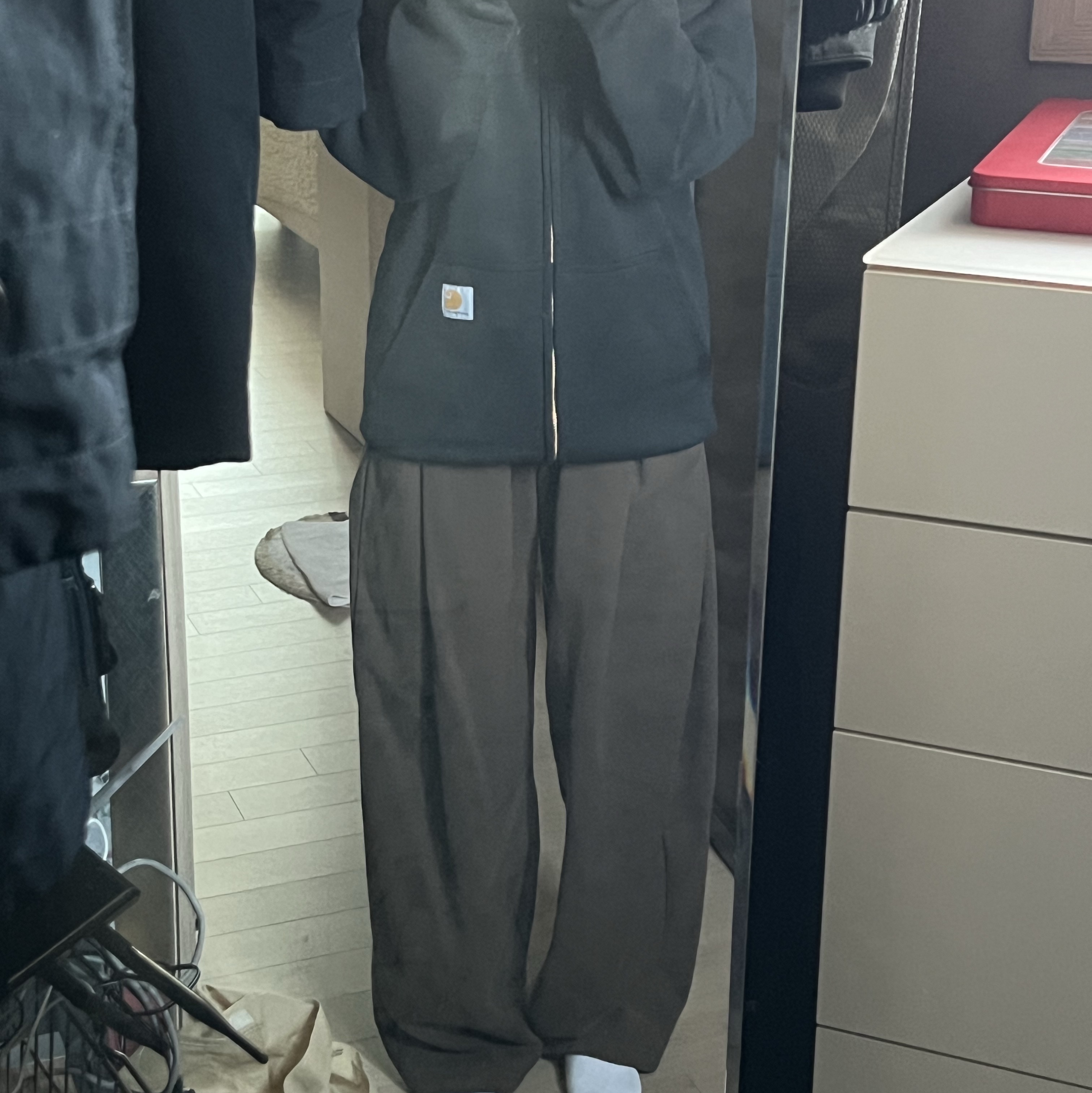Carhartt Loose Fit Midweight Regular Full Zip Sweatshirt Black 착용 스타일