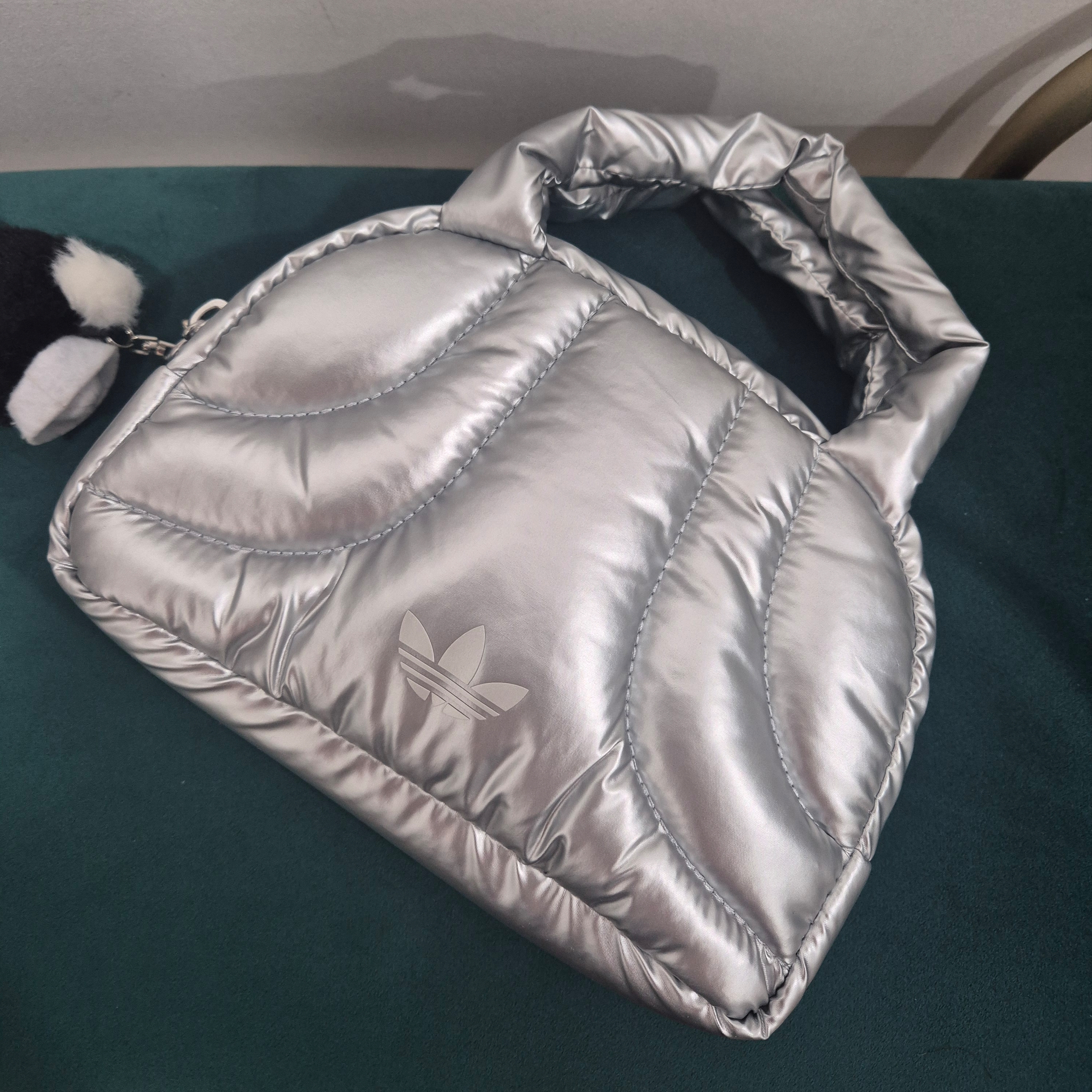 Adidas Metallic Mini Bowling Bag Silver Metallic 착용 스타일