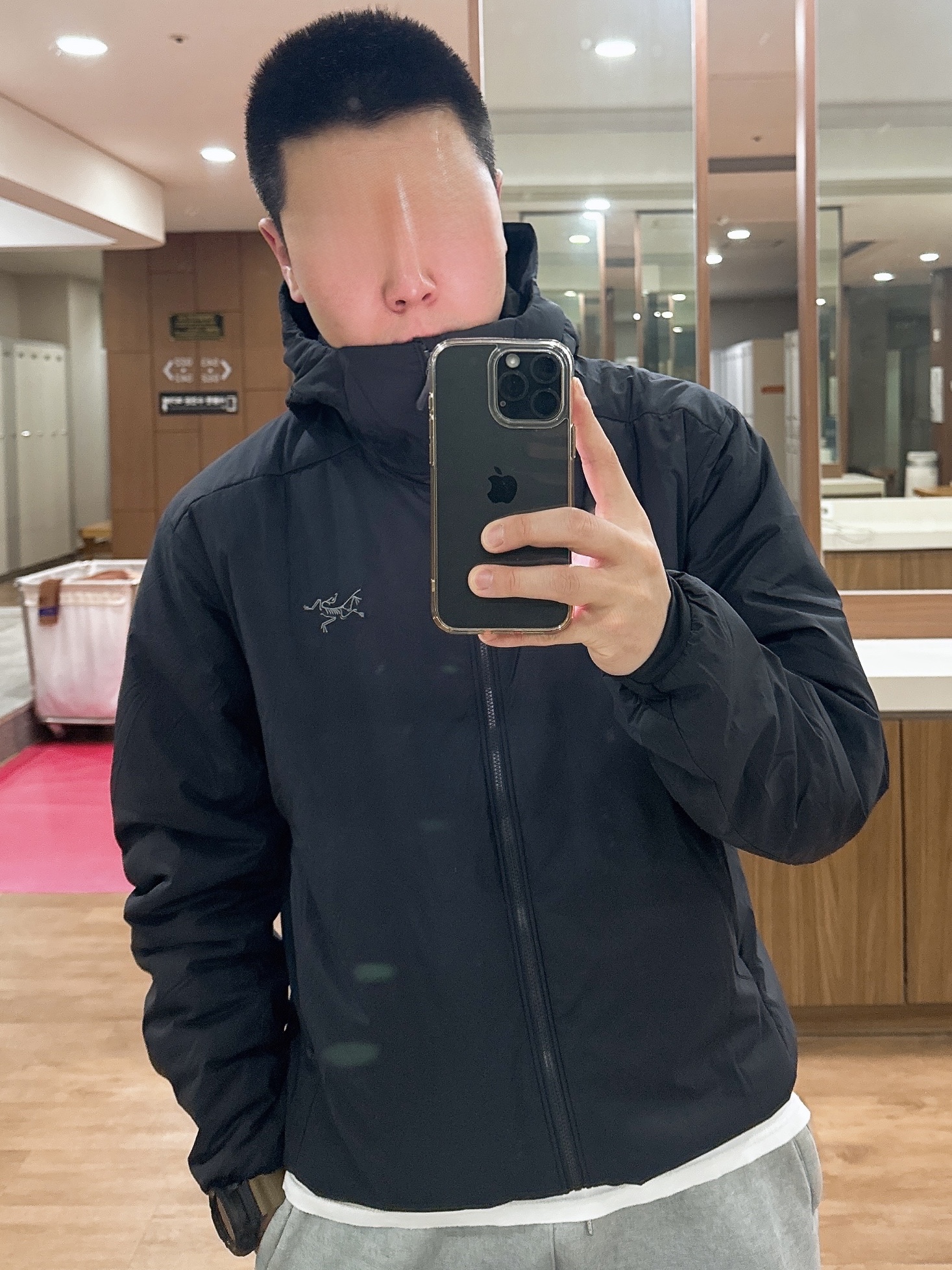 아크테릭스 아톰 헤비웨이트 후디 블랙 착용 스타일