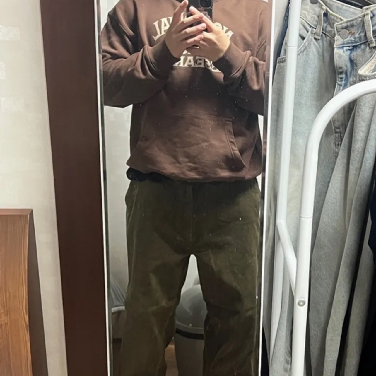 NOMANUAL A.G Hoodie Brown, NOMANUAL I.P Damaged Jacket Khaki Gray 착용 스타일 - 1
