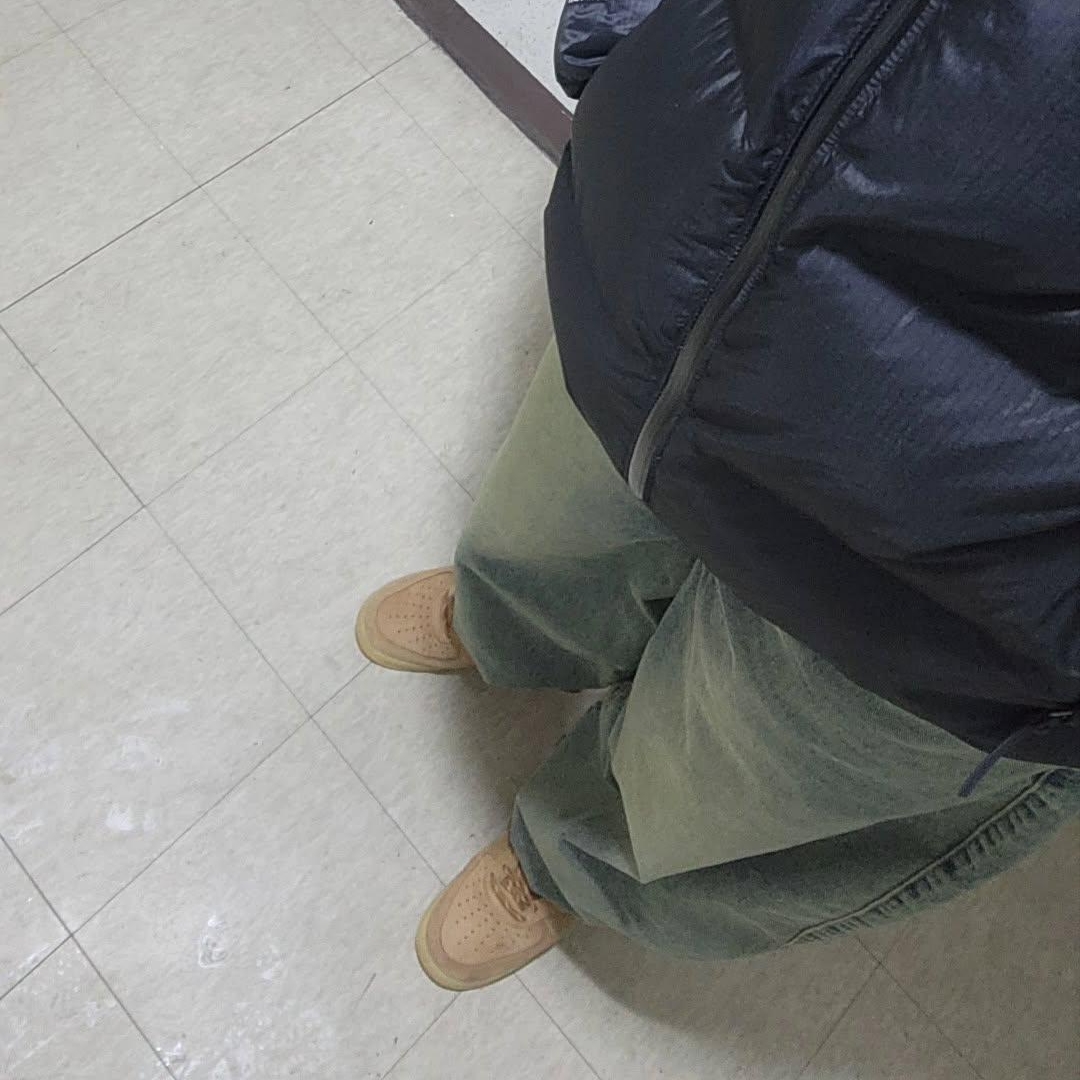 Nike Air Force 1 '07 WB Flax 착용 스타일