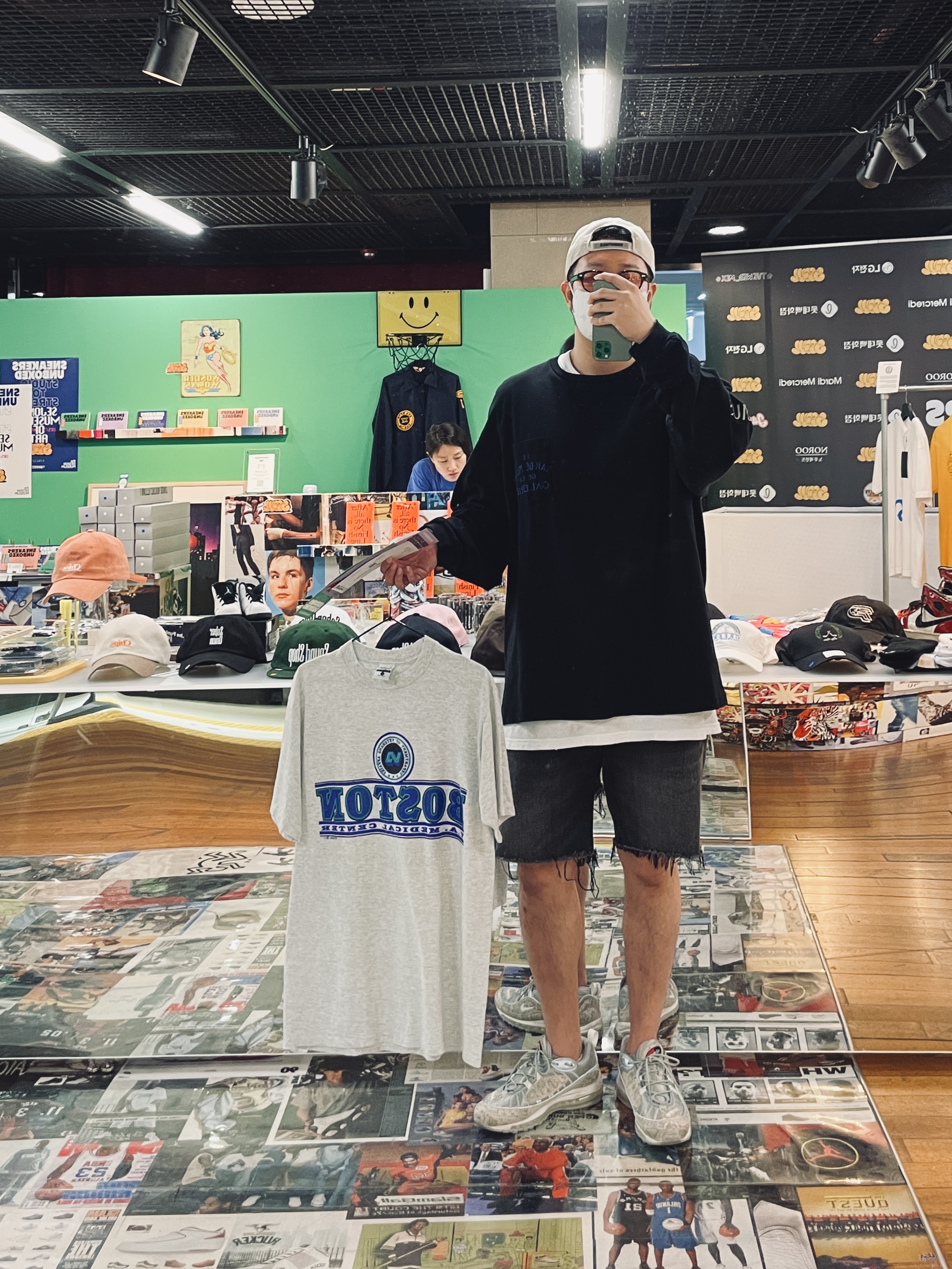 Essentials x New Era Retro Crown Strapback White, Nike x Supreme Air Max 98 Snakeskin 착용 스타일