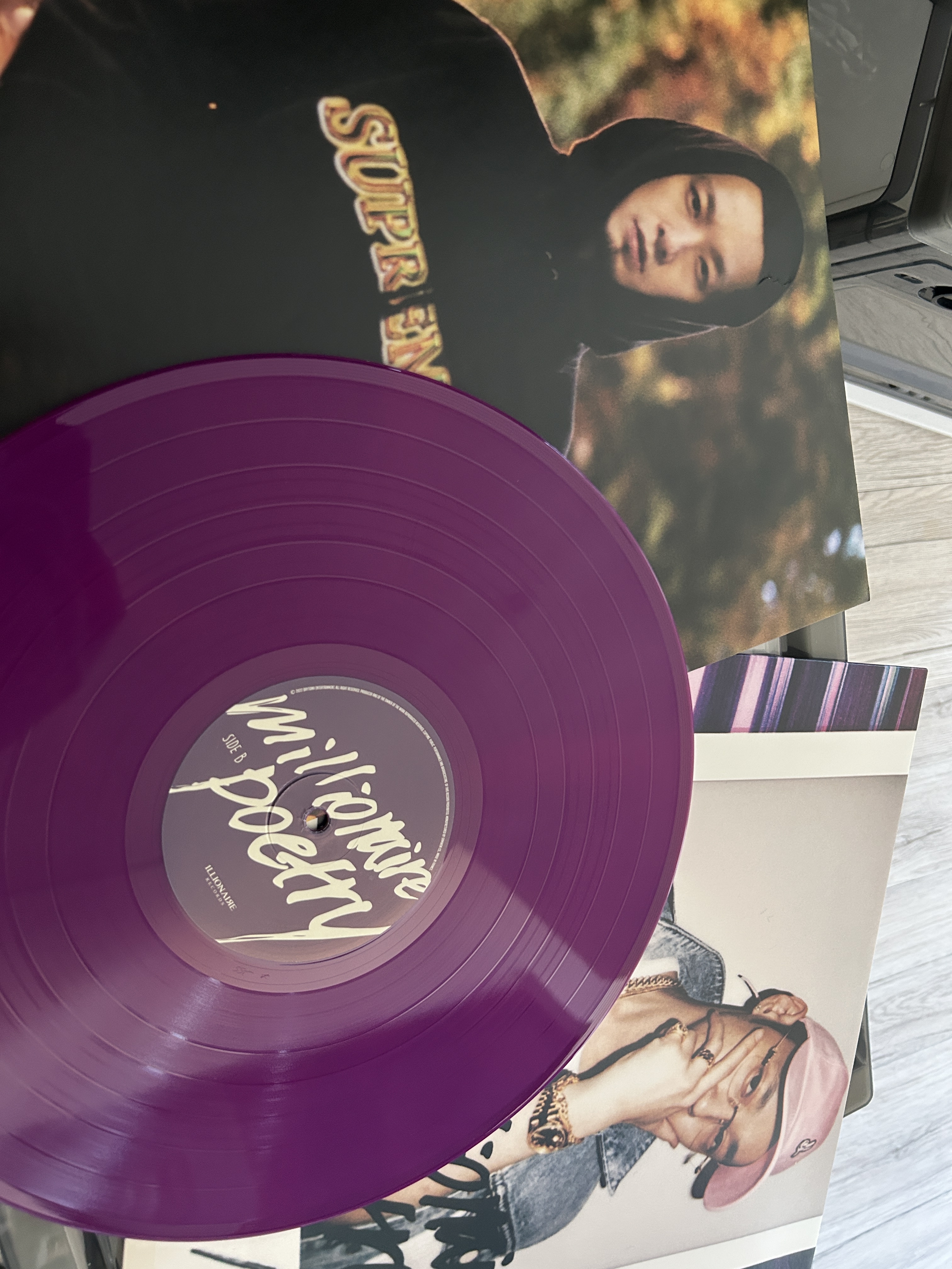 더 콰이엇 밀리어네어 포에트리 LP 퍼플 착용 스타일 - 2
