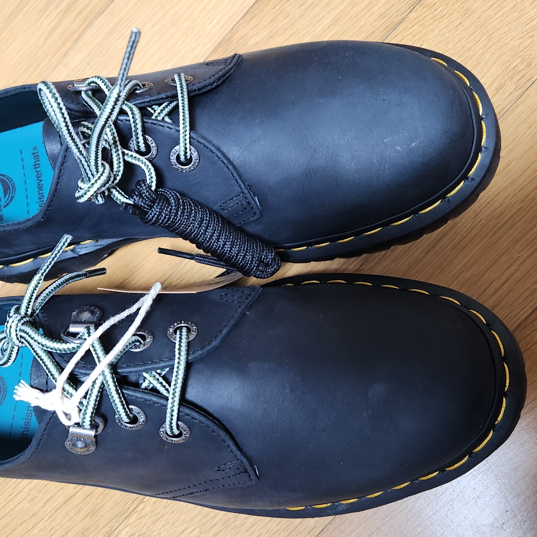 Dr. Martens x Thisisneverthat 1461 Waxed Full Grain Black 착용 스타일 - 2