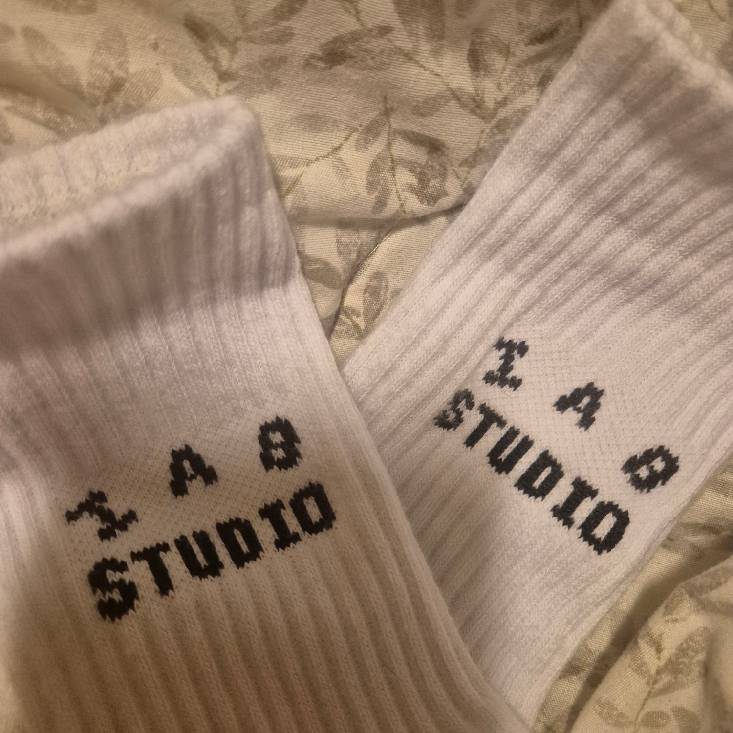 IAB Studio Socks White (5 Pack) 착용 스타일