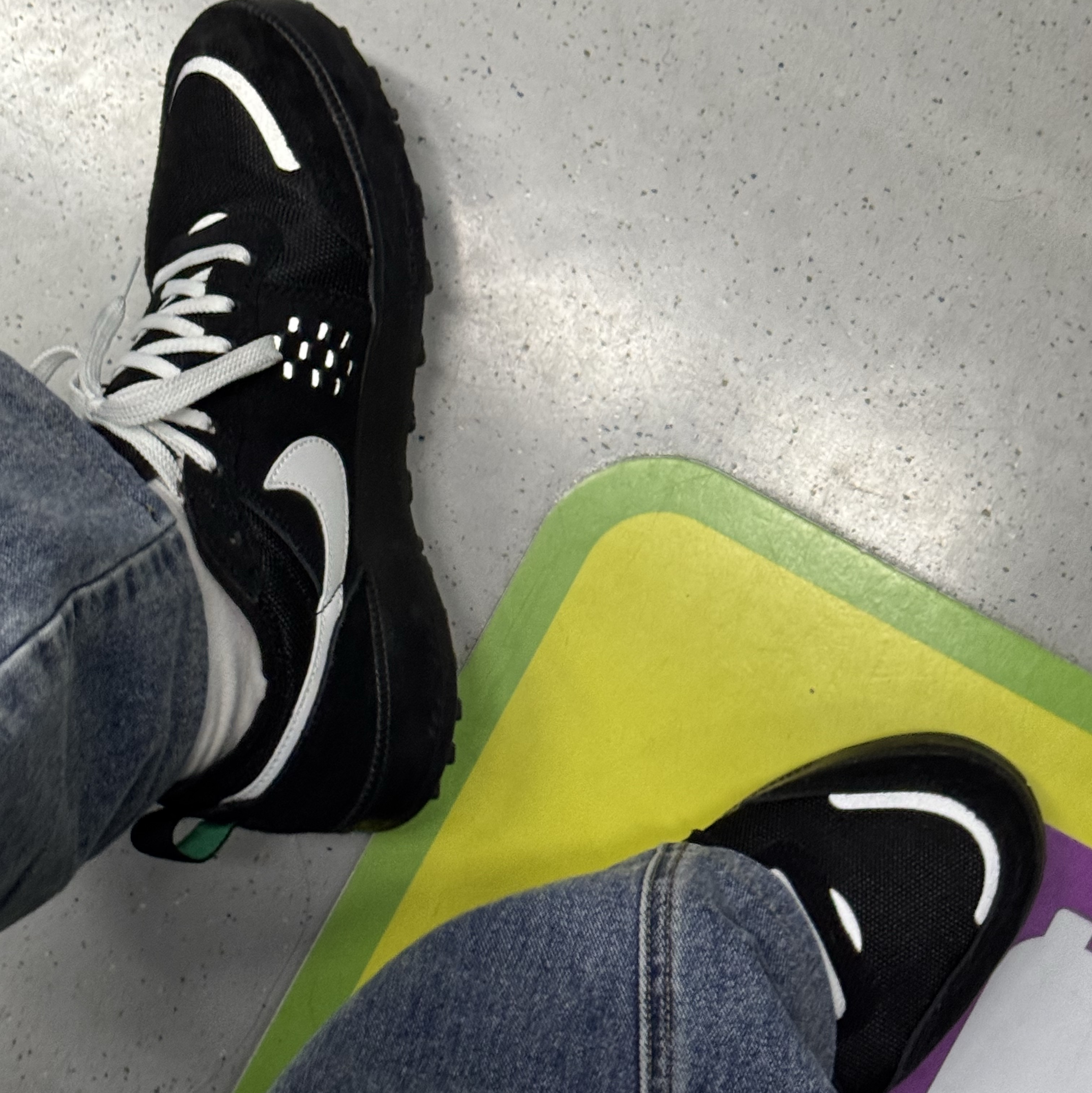 Nike C1TY Black Stadium Green 착용 스타일