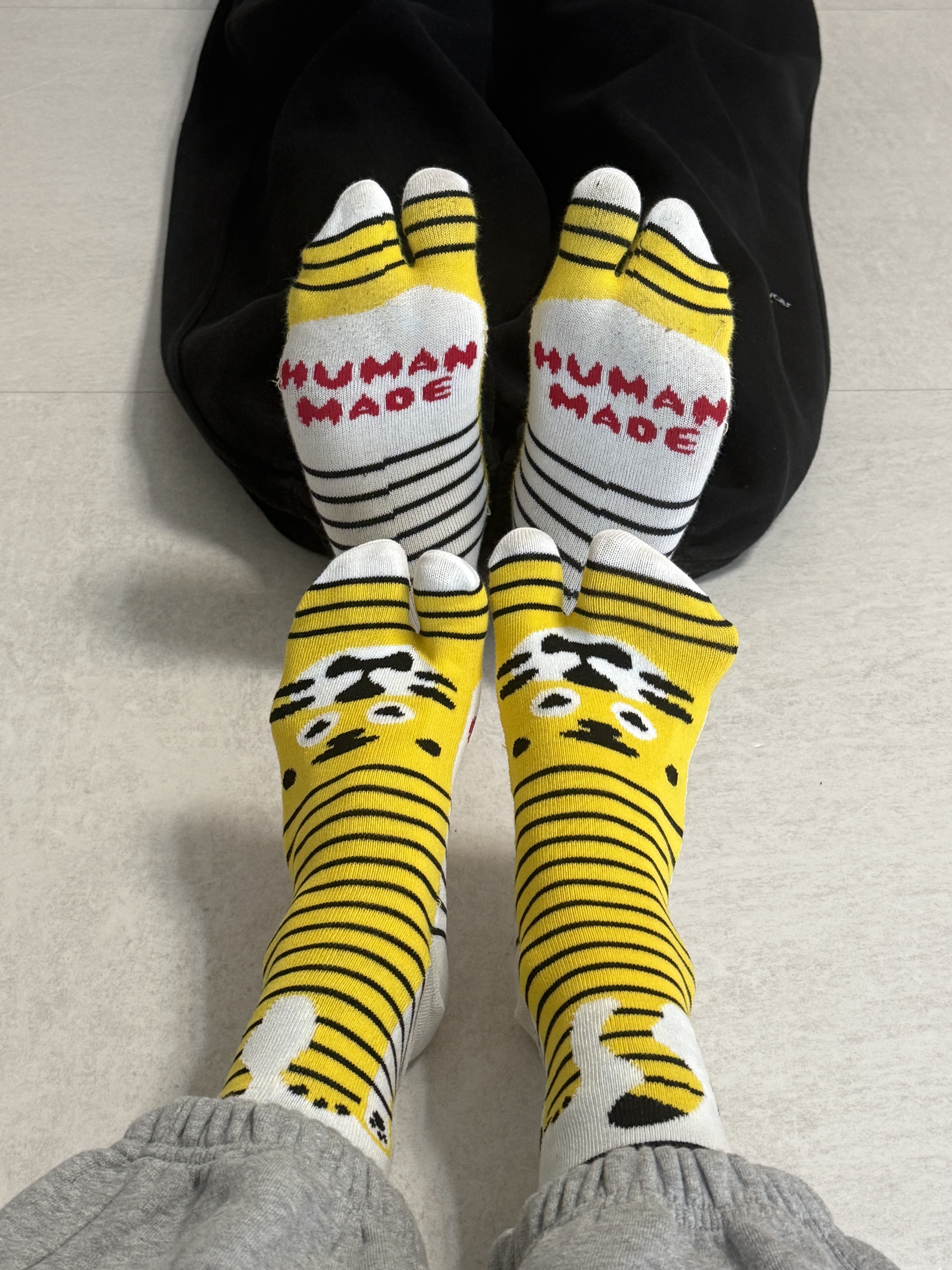 Human Made Tabi Socks Yellow 착용 스타일