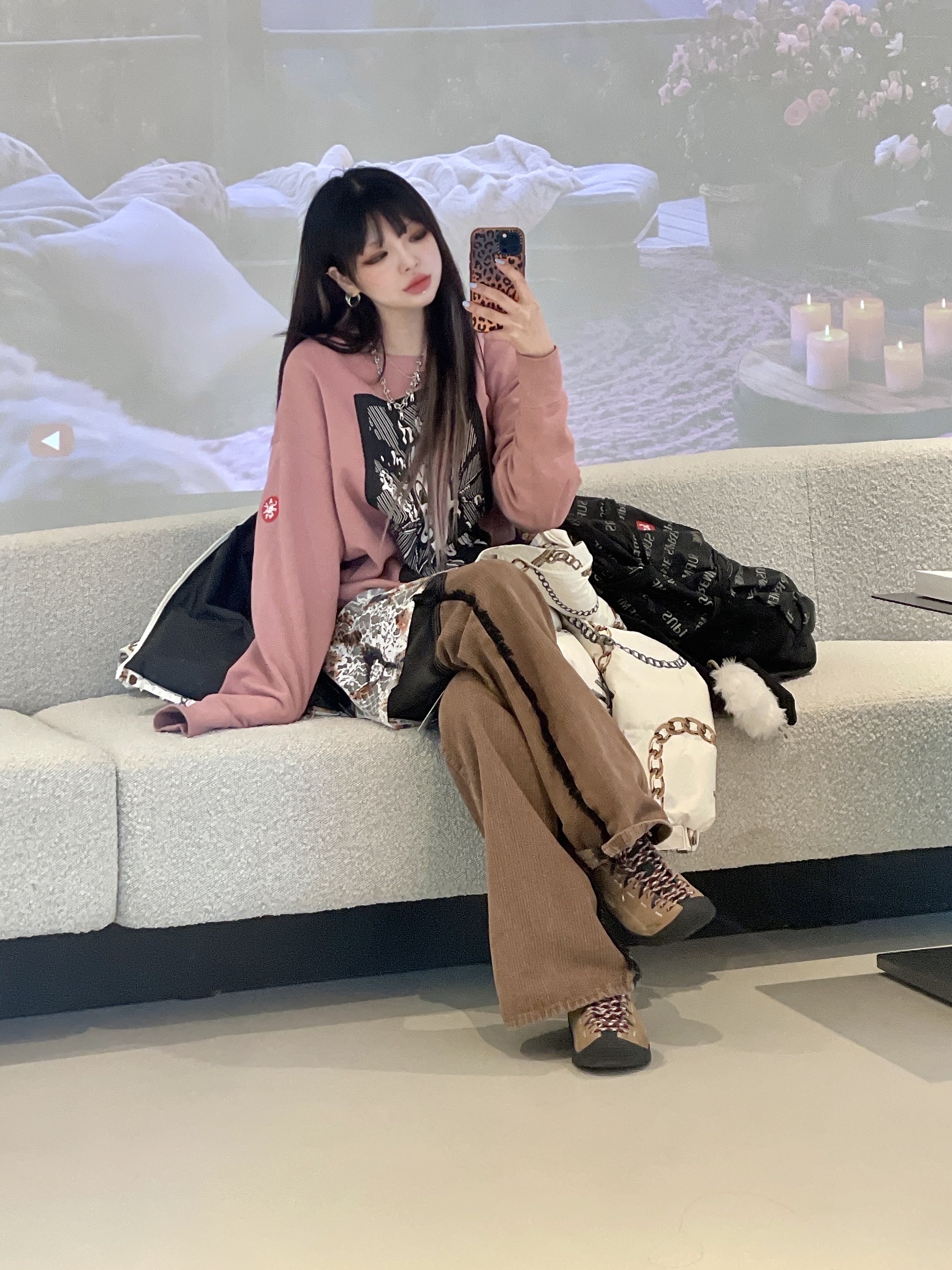 Cav Empt MD Delirium Crew Neck Pink - 23FW, (W) Keen Jasper Sneakers Bright Brown 착용 스타일