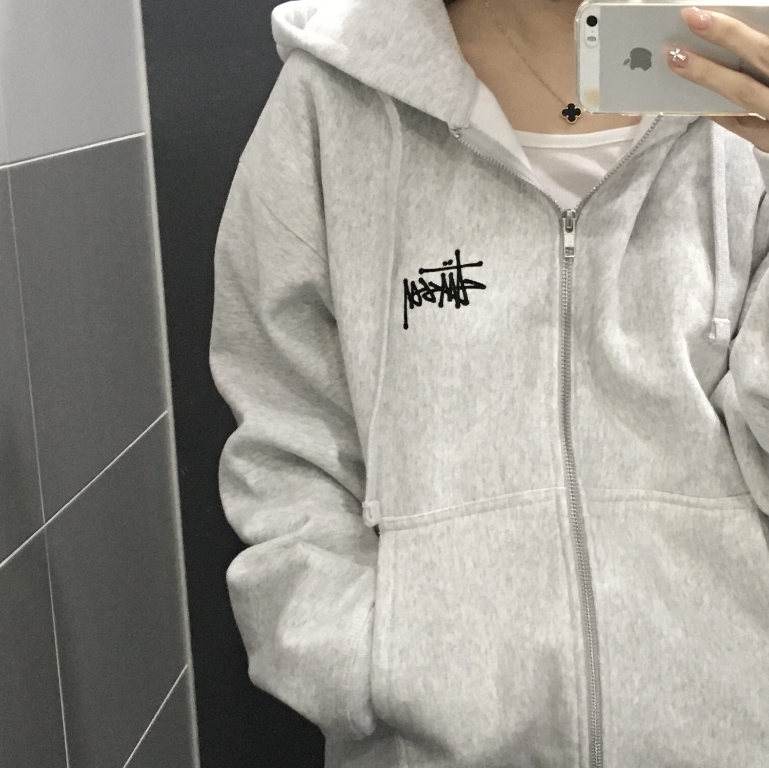 스투시 베이직 스투시 후드 집업 애쉬 헤더, (W) 반 클리프 & 아펠 빈티지 알함브라 펜던트 옐로우 골드 오닉스 착용 스타일 - 1