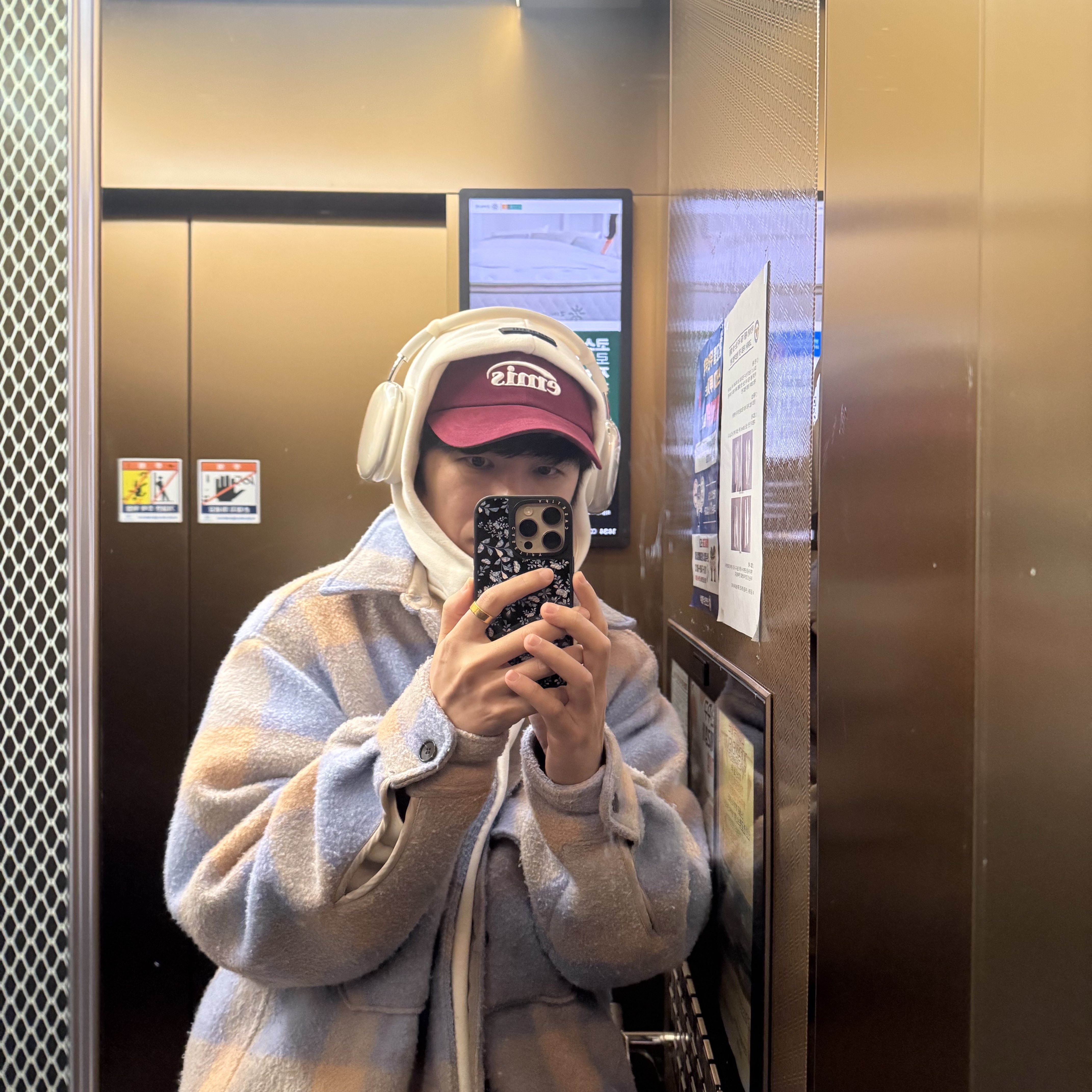 Emis New Logo Emis Cap Burgundy, Apple AirPods Max USB C Starlight (Korean Ver.) 착용 스타일