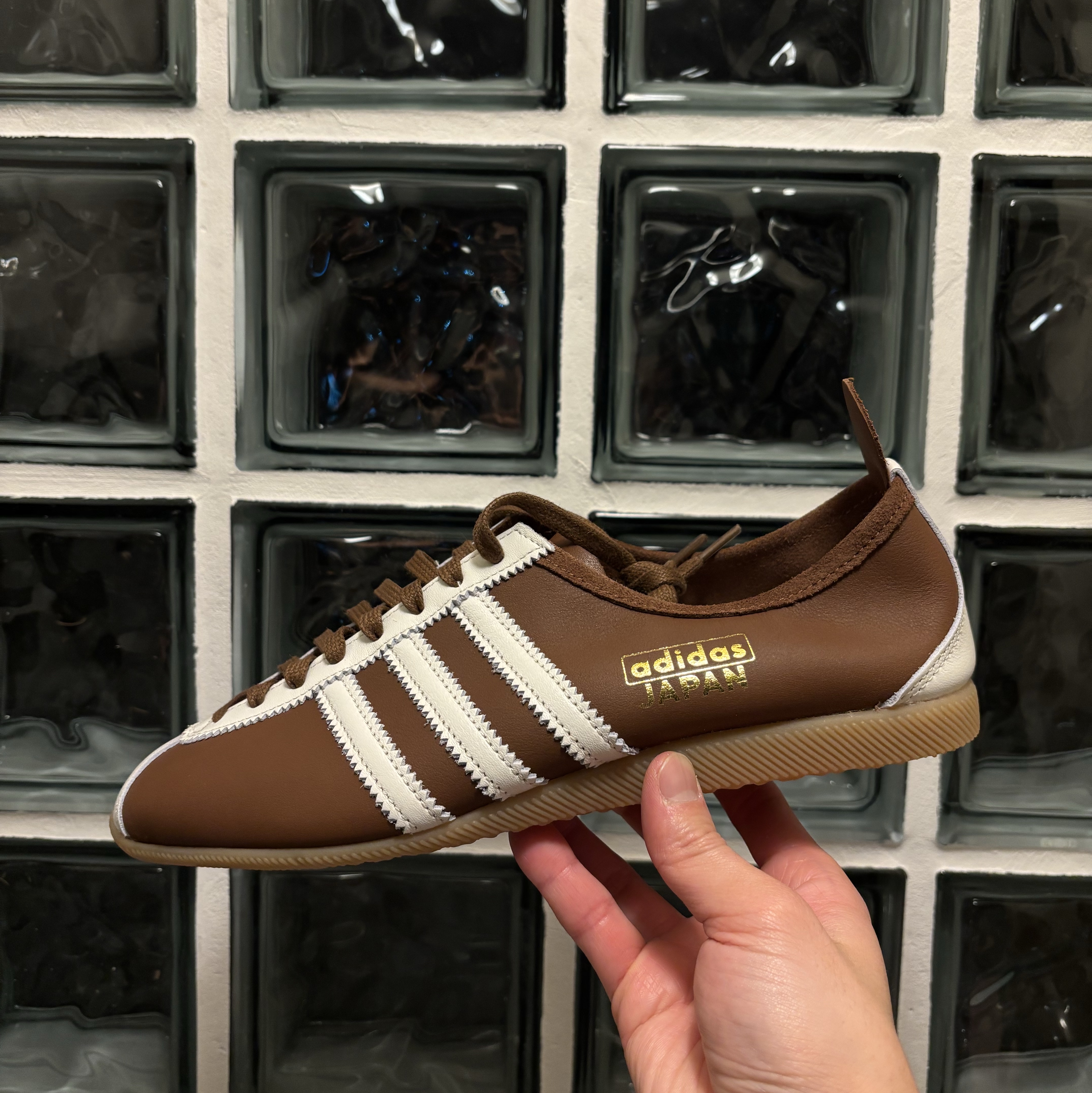 Adidas Japan Preloved Brown Cloud White 착용 스타일