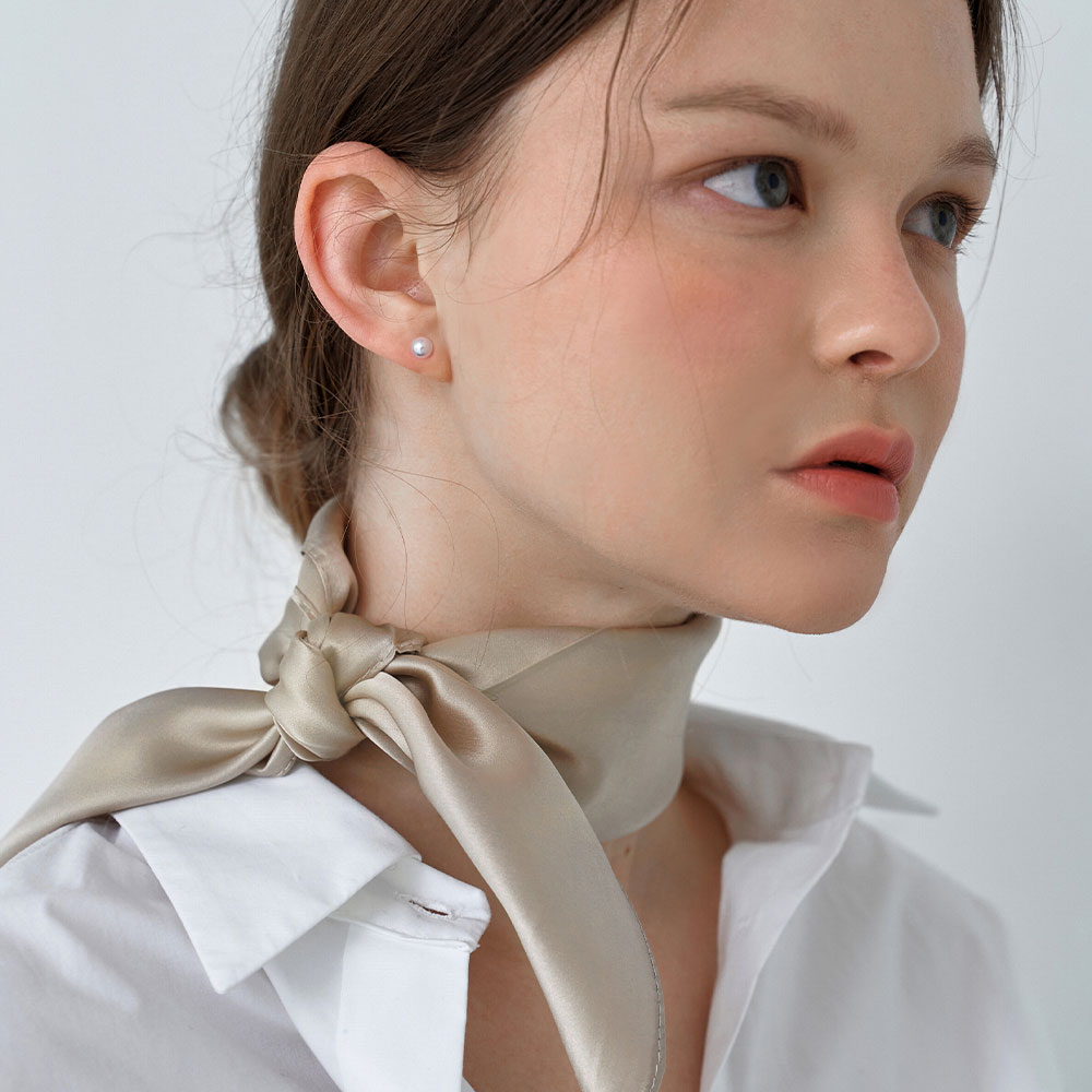 러브미몬스터 시크 실크 스카프 샴페인 골(lovememonster Chic Silk Scarf Champagne Gold) - 2