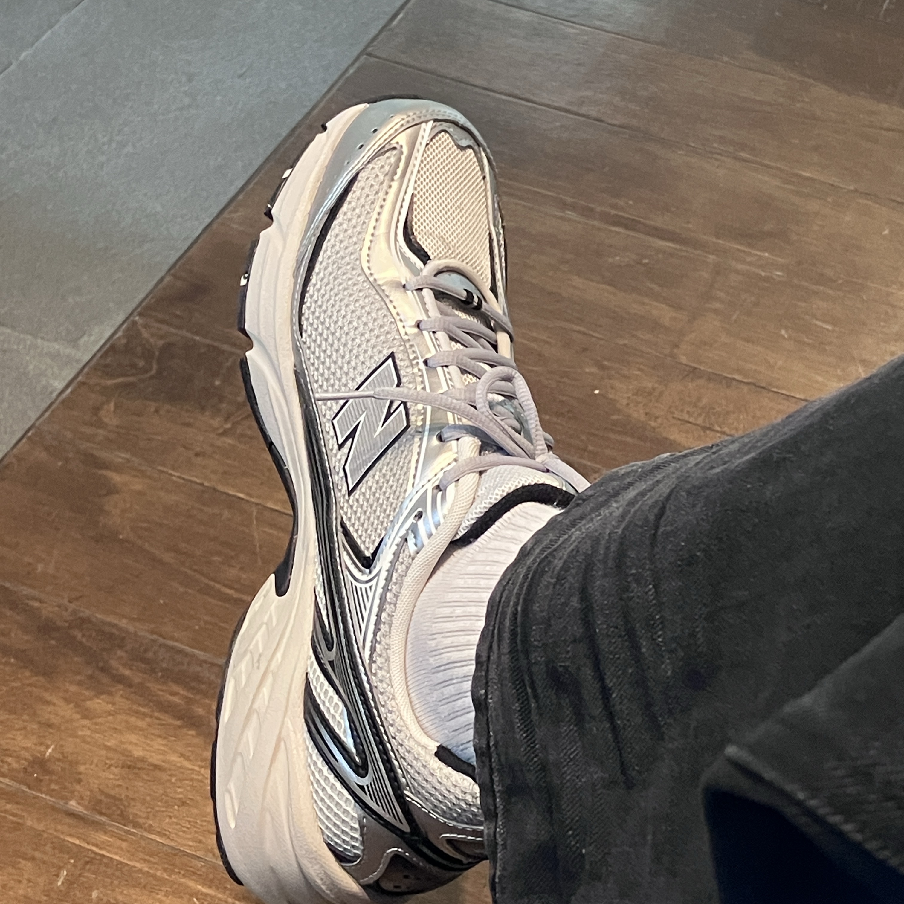 New Balance 509 Silver 착용 스타일