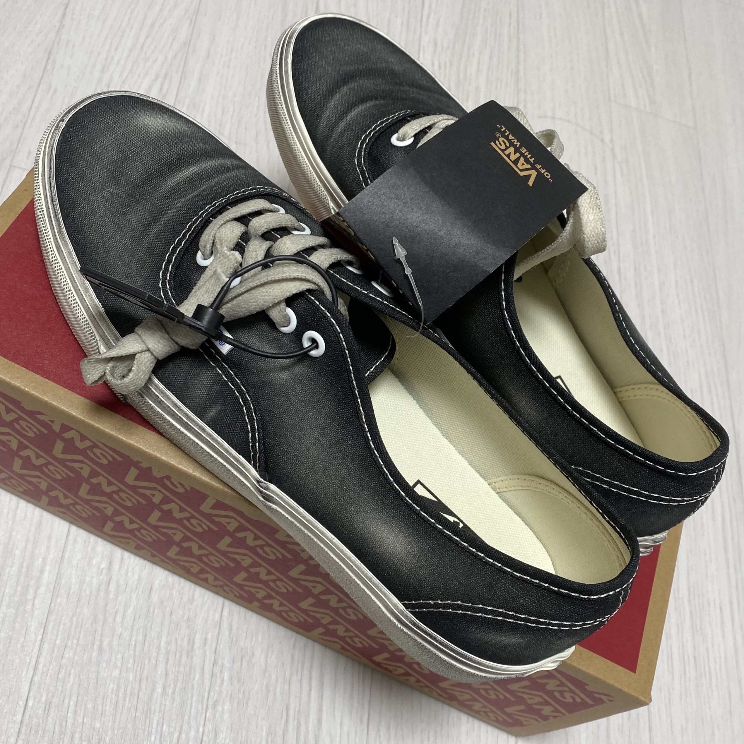 Vans Authentic Wave Washed Black 착용 스타일