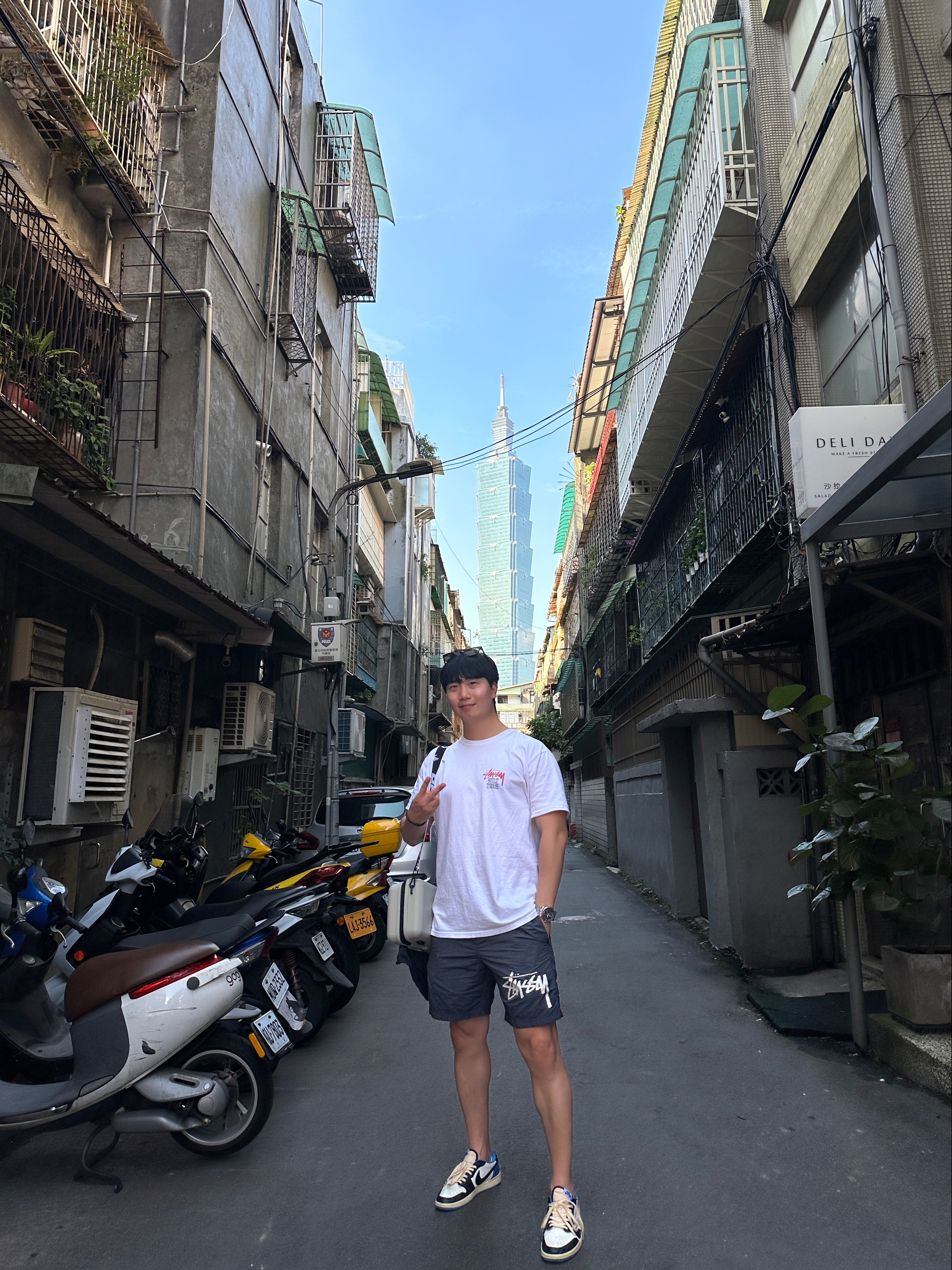 Stussy Built Tough T-Shirt White, Nike x Stussy Windrunner Jacket Off Noir 착용 스타일