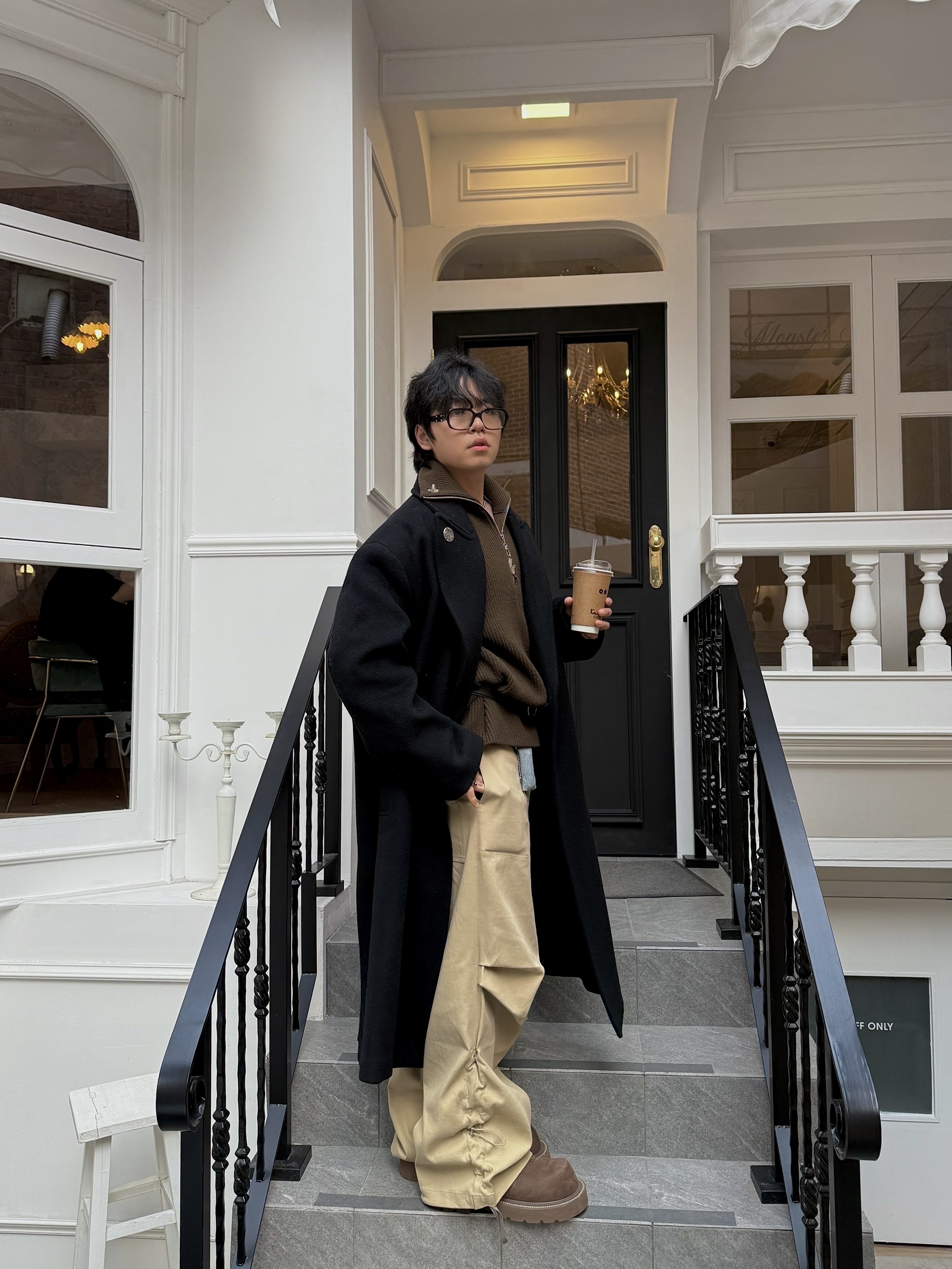 Gentle Monster x Maison Margiela MM114 Black Clear 착용 스타일 - 3