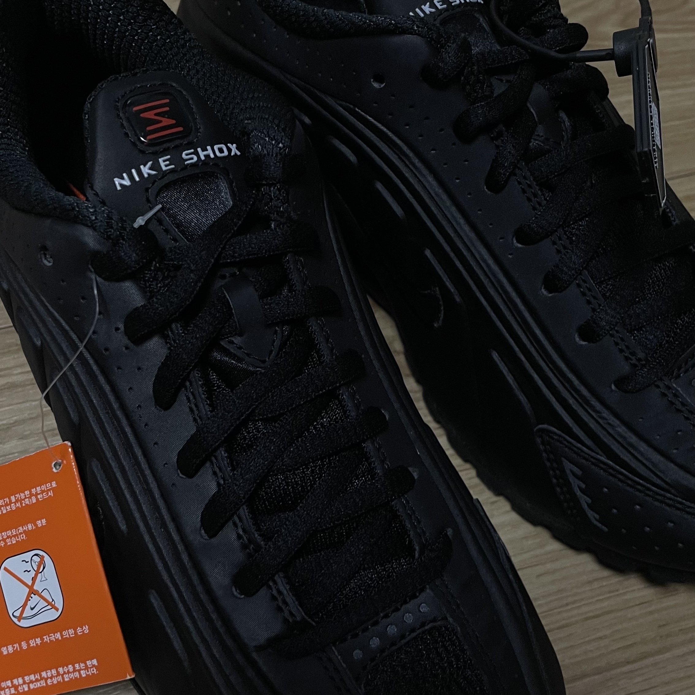 (W) Nike Shox R4 Black 착용 스타일