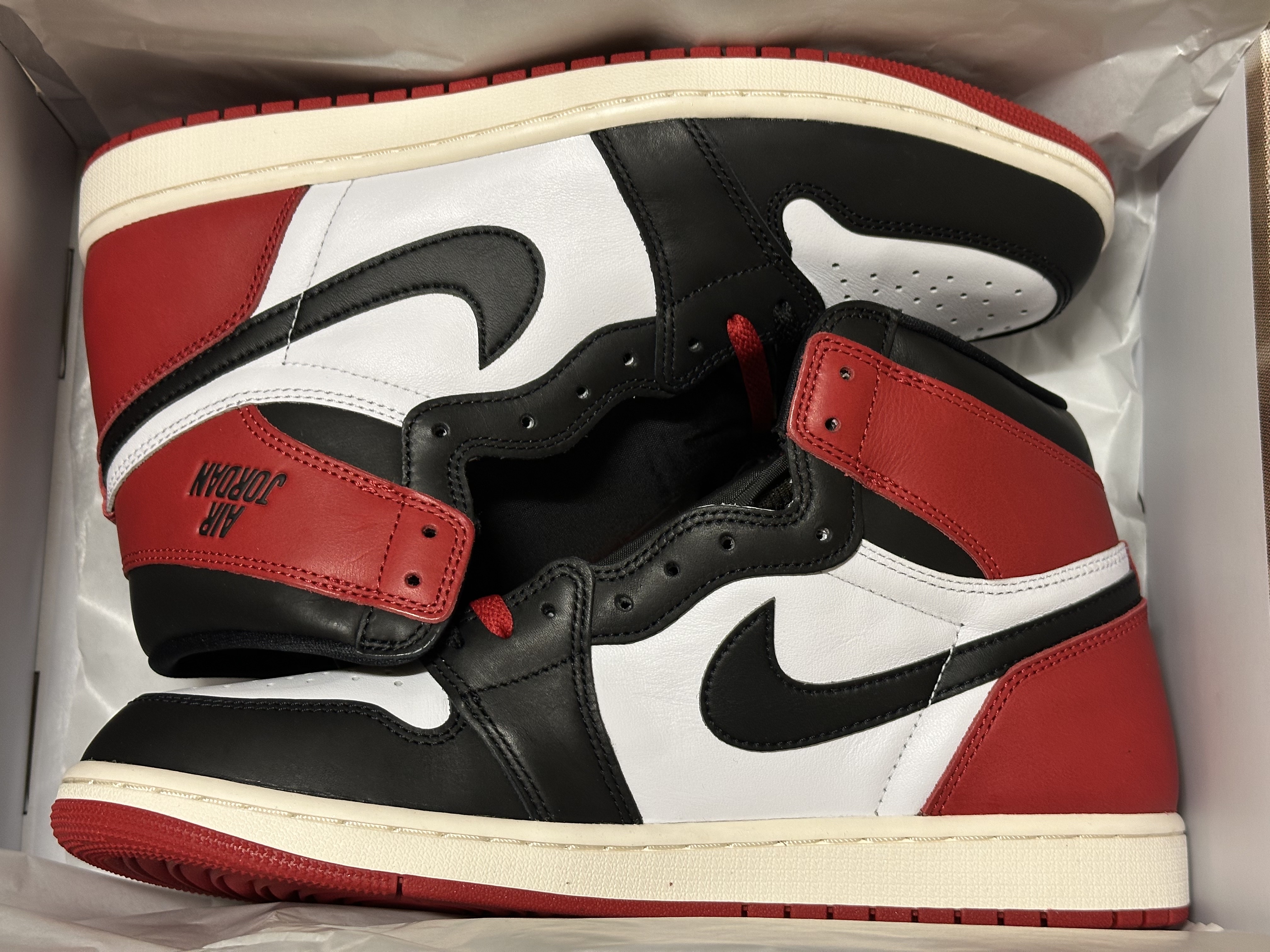 Jordan 1 Retro High OG Black Toe 착용 스타일 - 2