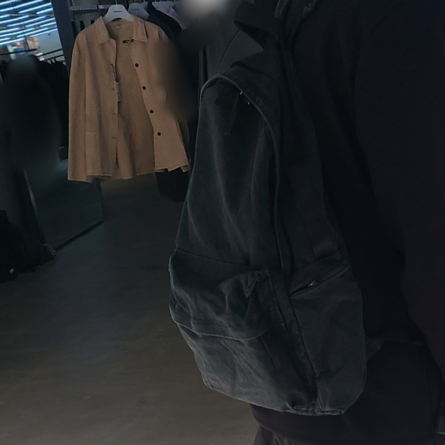Hatchingroom VTG Backpack Black 착용 스타일 - 1