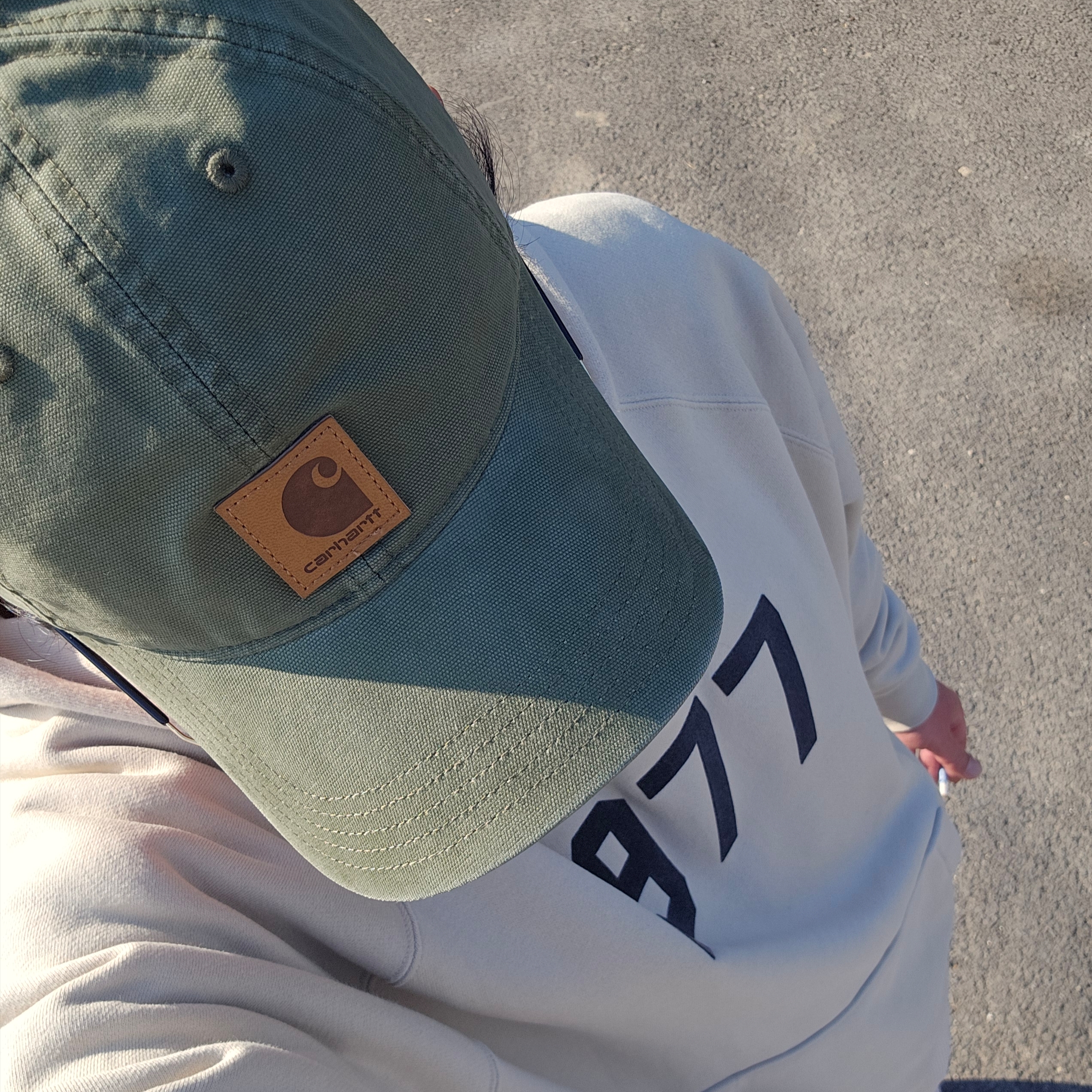 Carhartt Canvas Cap Army Green, Essentials 1977 Hoodie Wheat - 22SS 착용 스타일