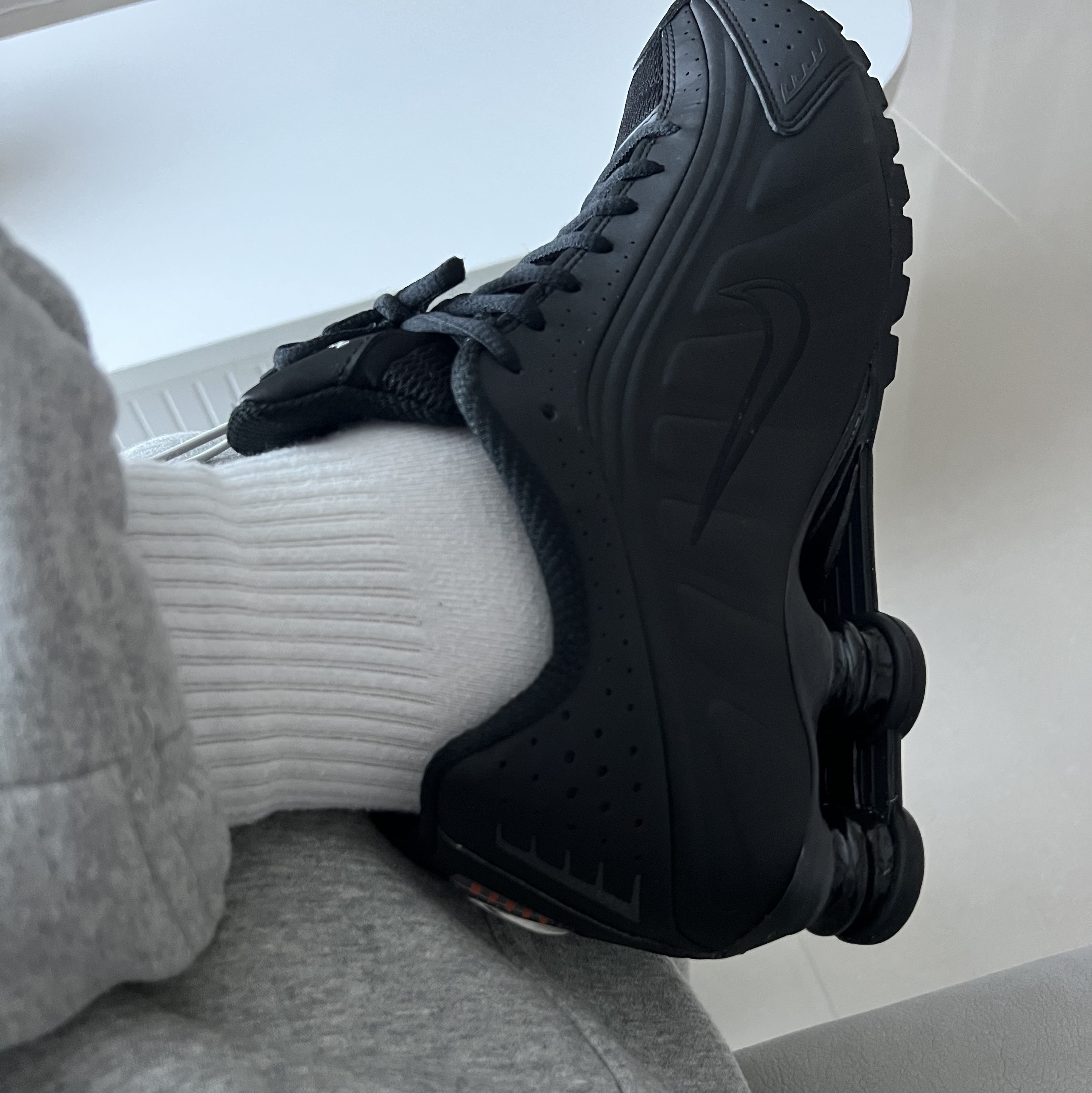 (W) Nike Shox R4 Black 착용 스타일