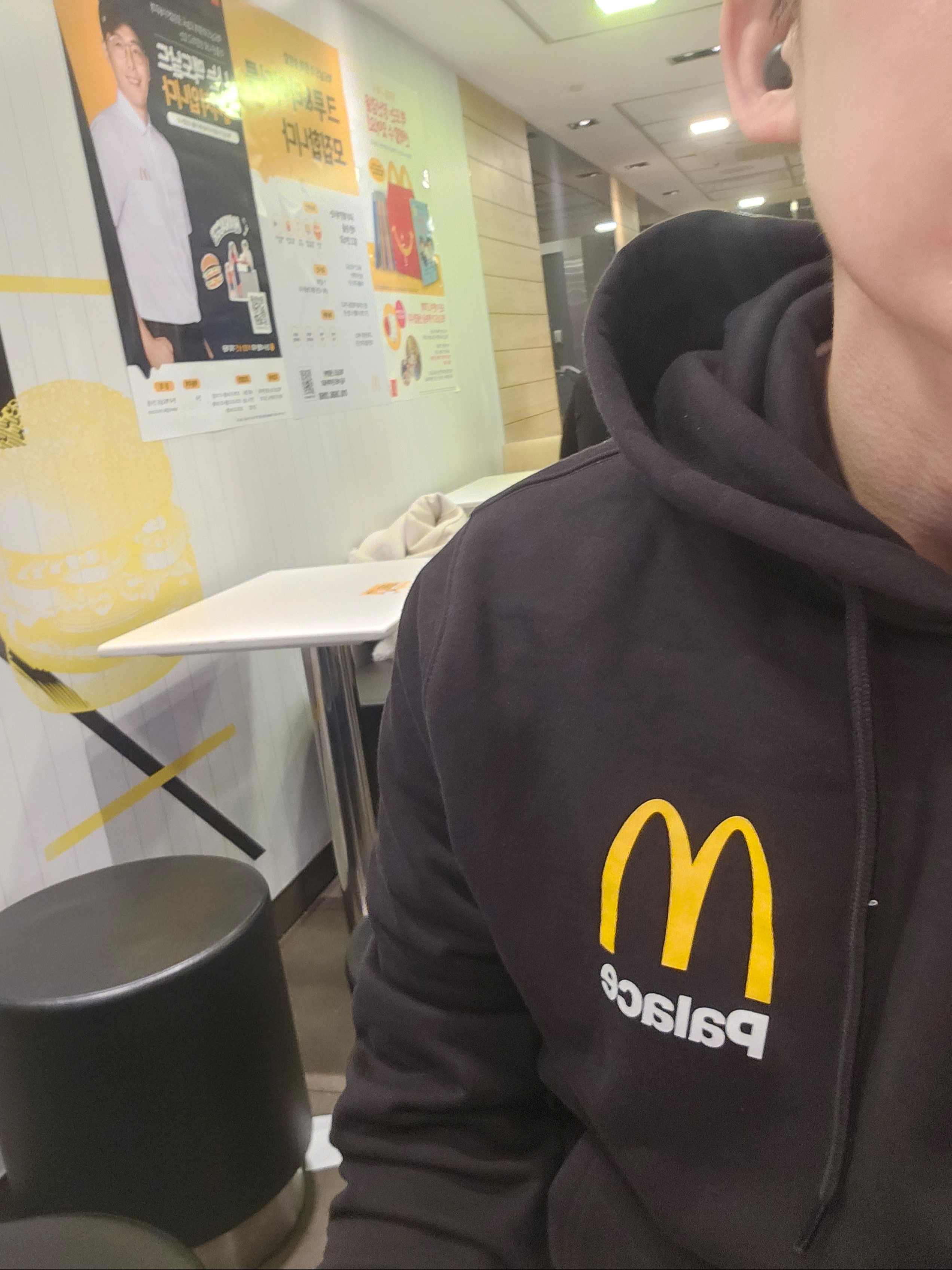 Palace x McDonald's Logo Hood Black - 23FW 착용 스타일