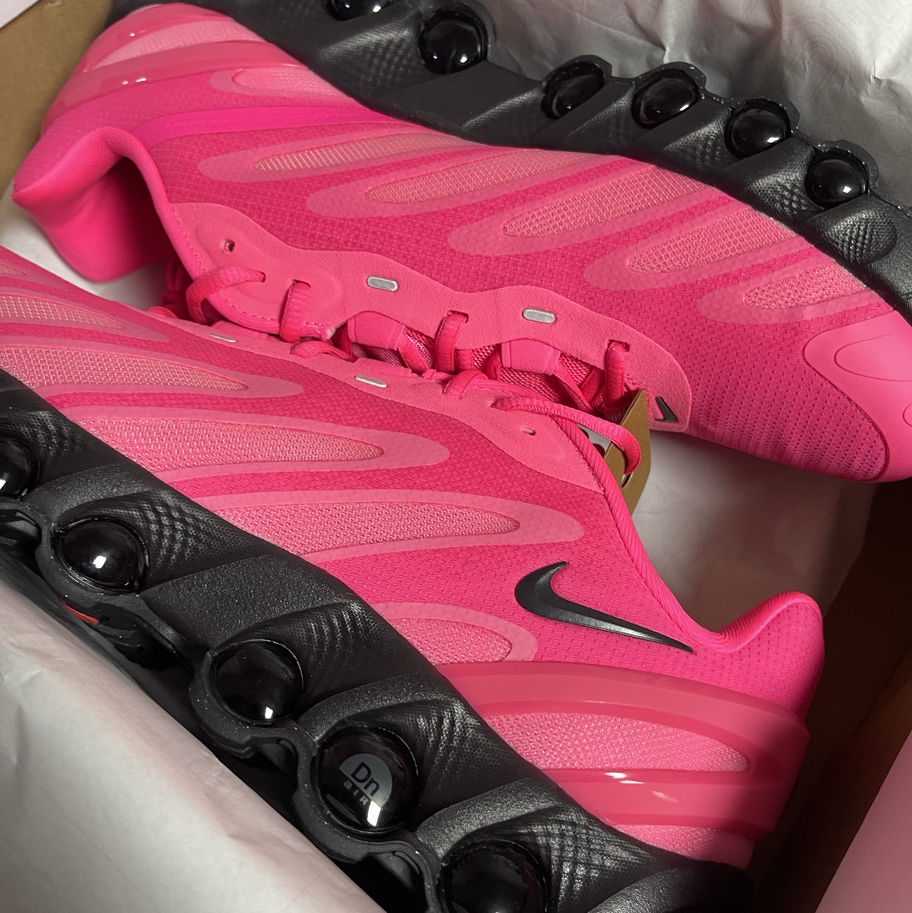 Nike Air Max Dn8 Hyper Pink 착용 스타일