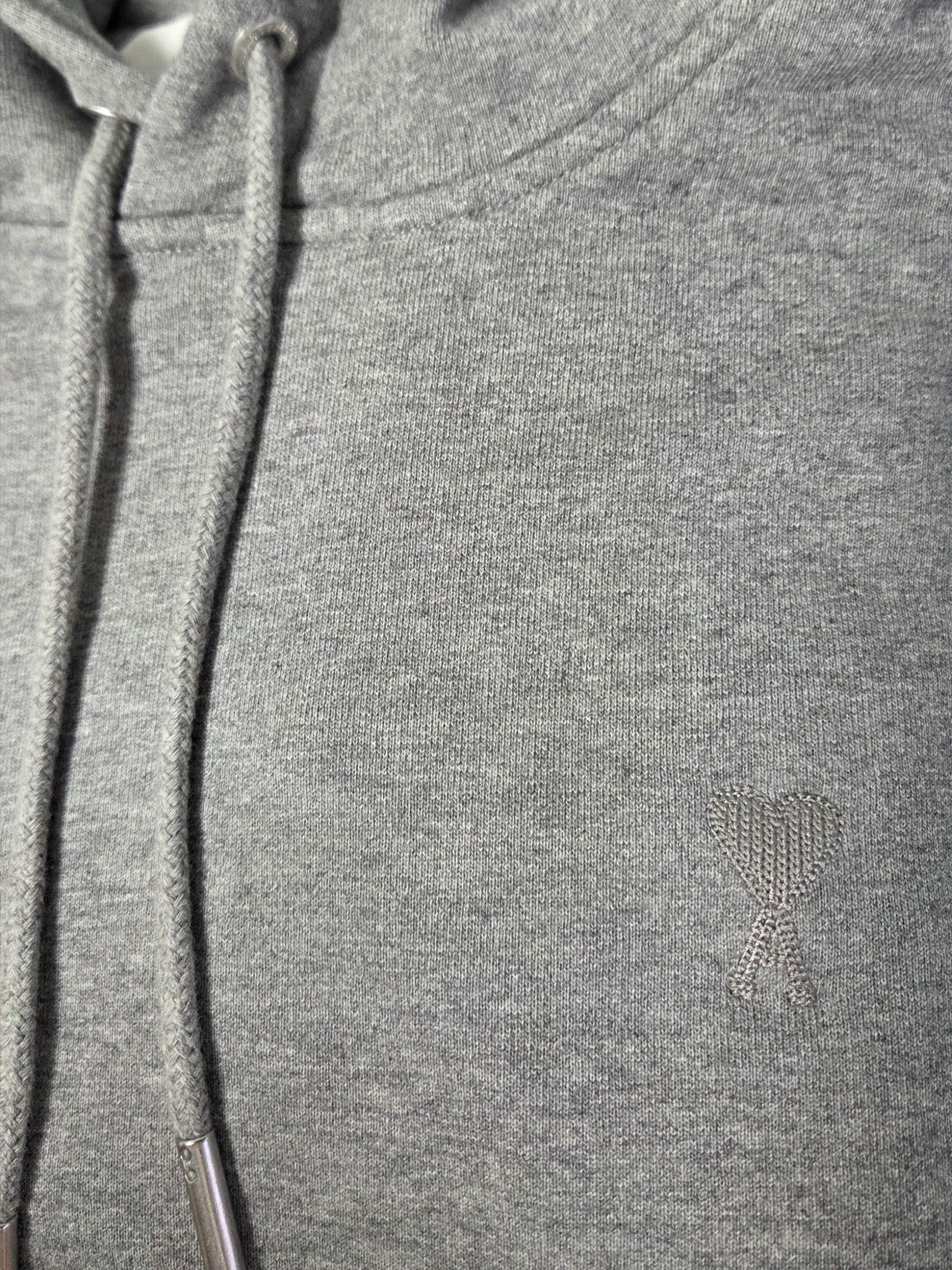 AMI de Coeur Hoodie Heather Grey 착용 스타일