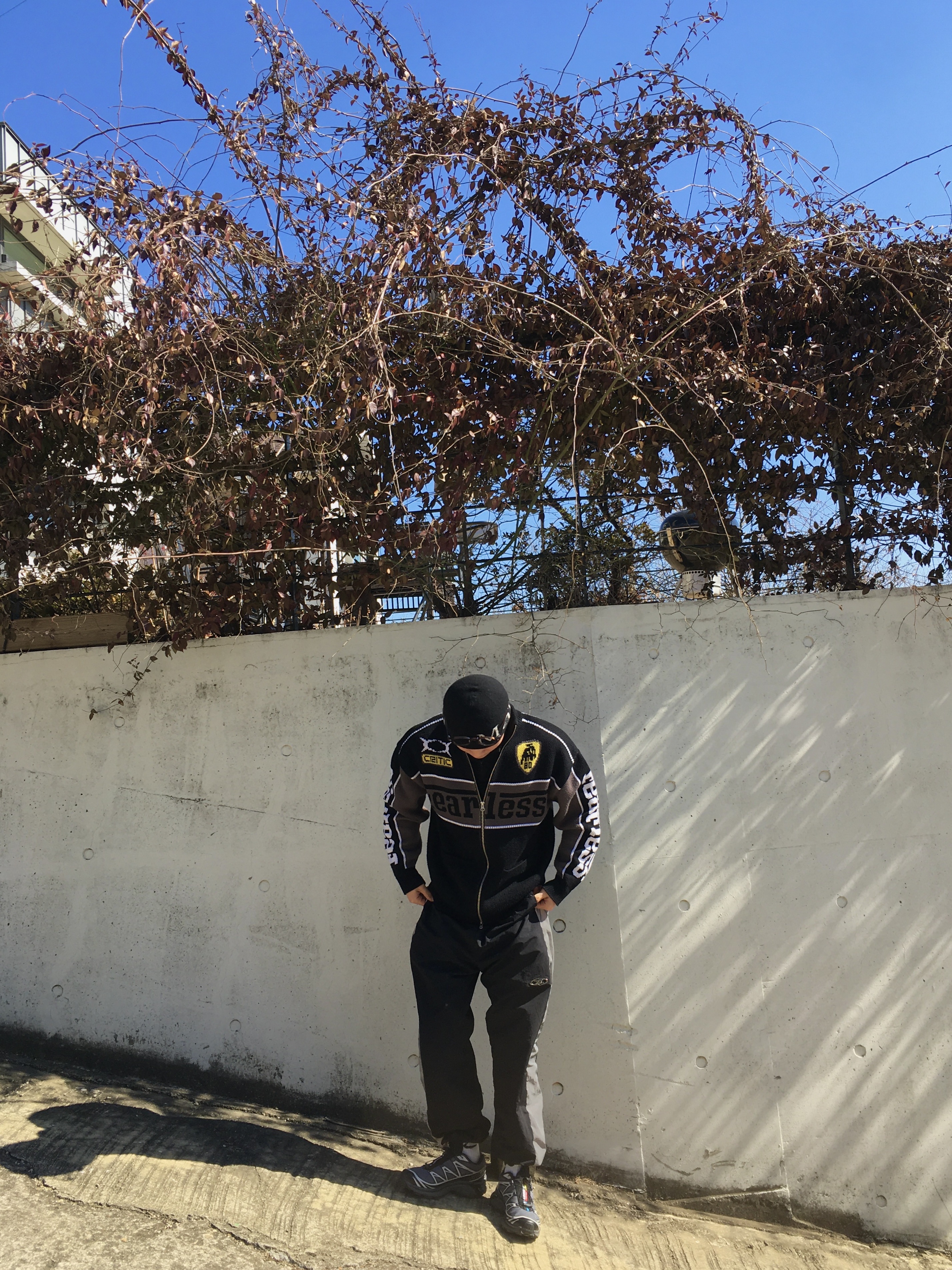Salomon XT-6 Gore-Tex Black Ebony, Matin Kim Logo Jacquard Short Beanie Black 착용 스타일 - 3