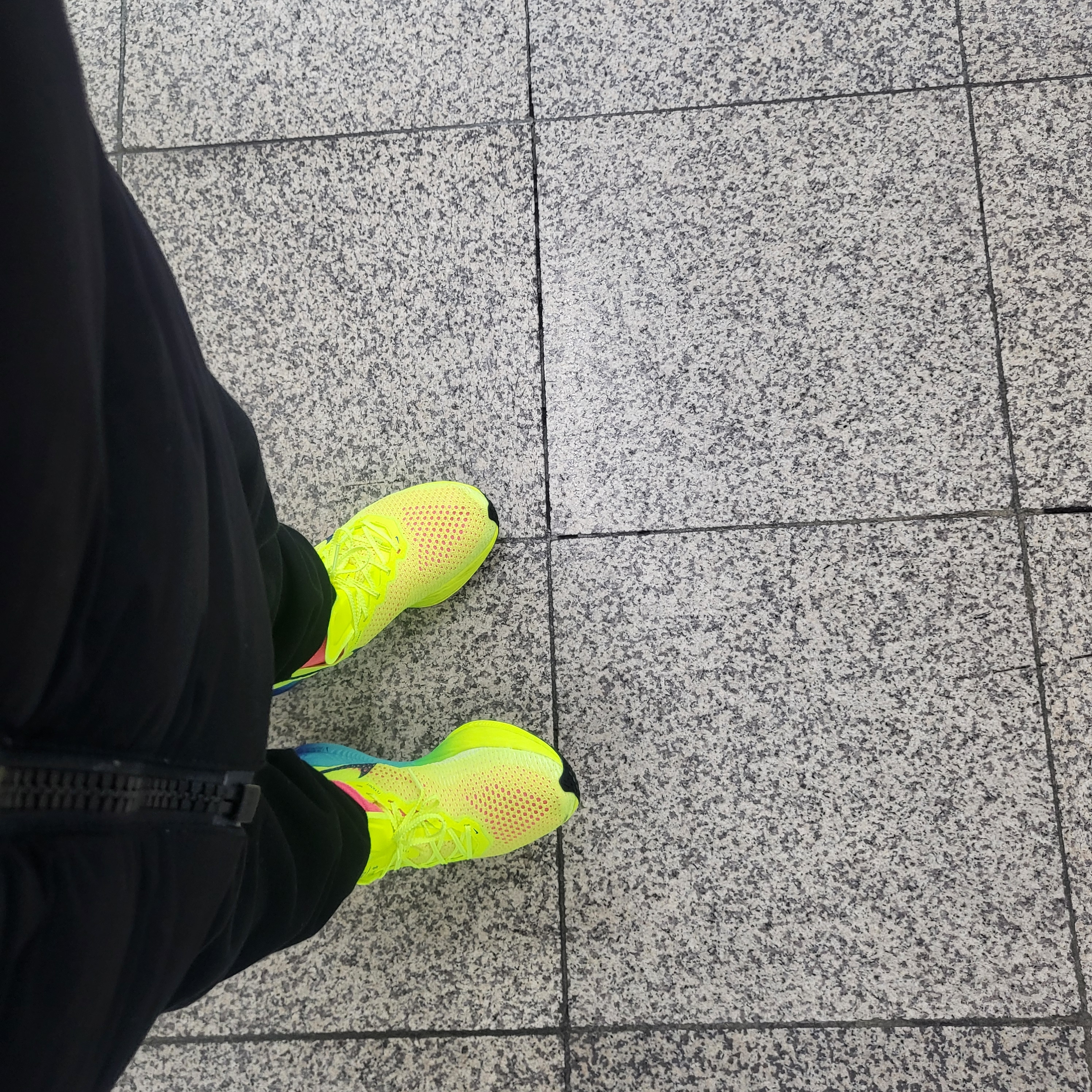 Nike ZoomX Vaporfly Next% 3 Volt Scream Green 착용 스타일