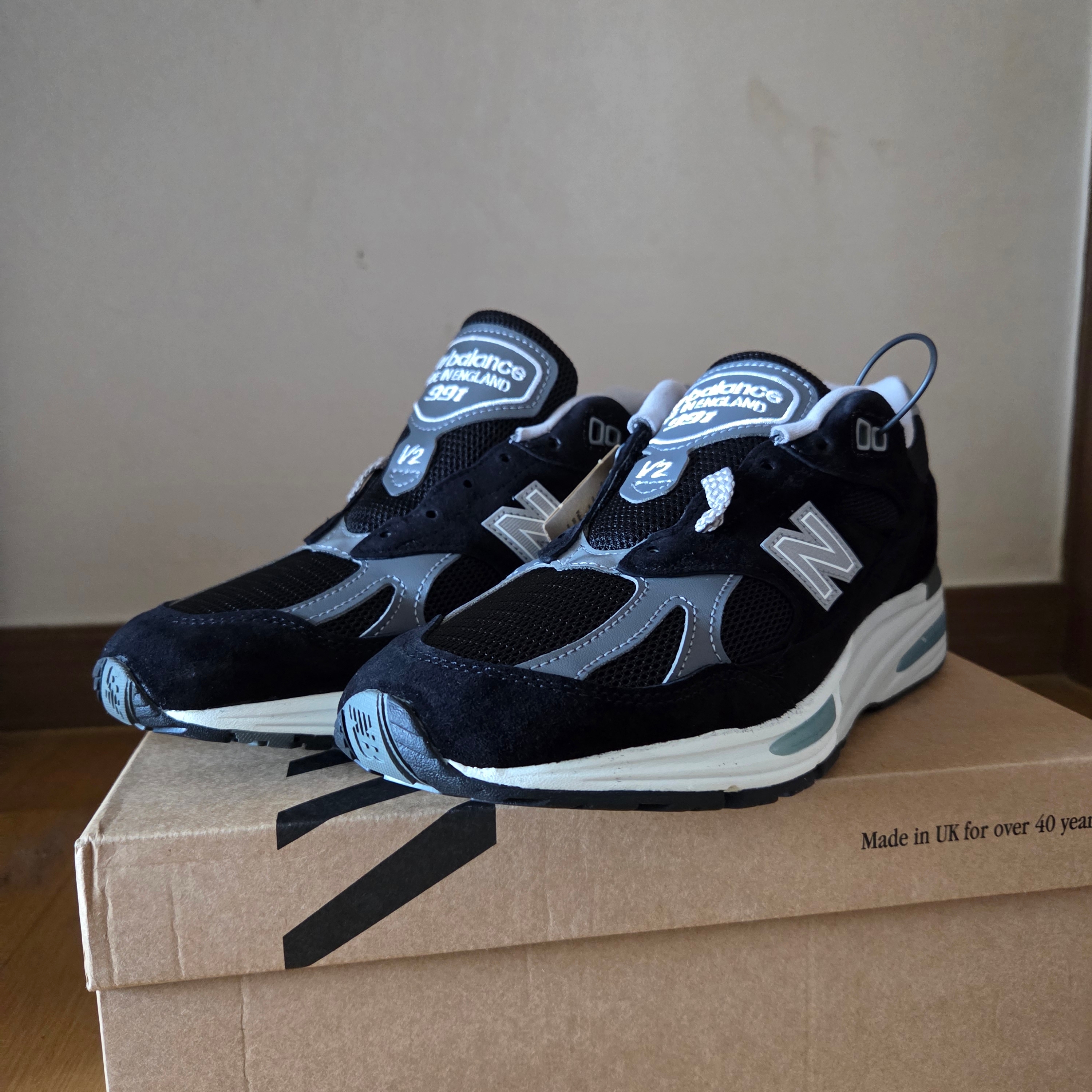 New Balance 991v2 Made in UK Black 착용 스타일 - 1