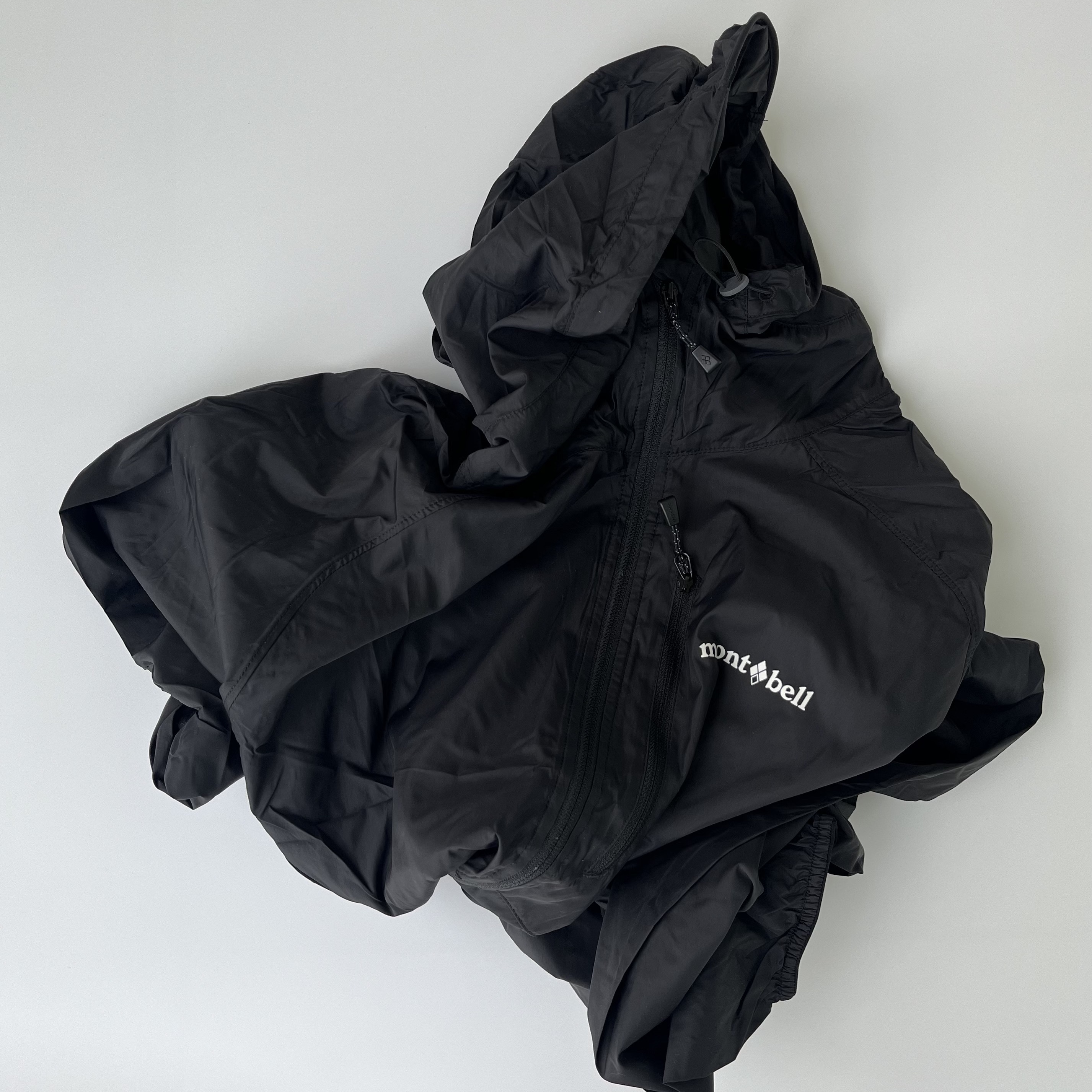 Montbell Wind Blast Hooded Jacket Black 착용 스타일 - 1