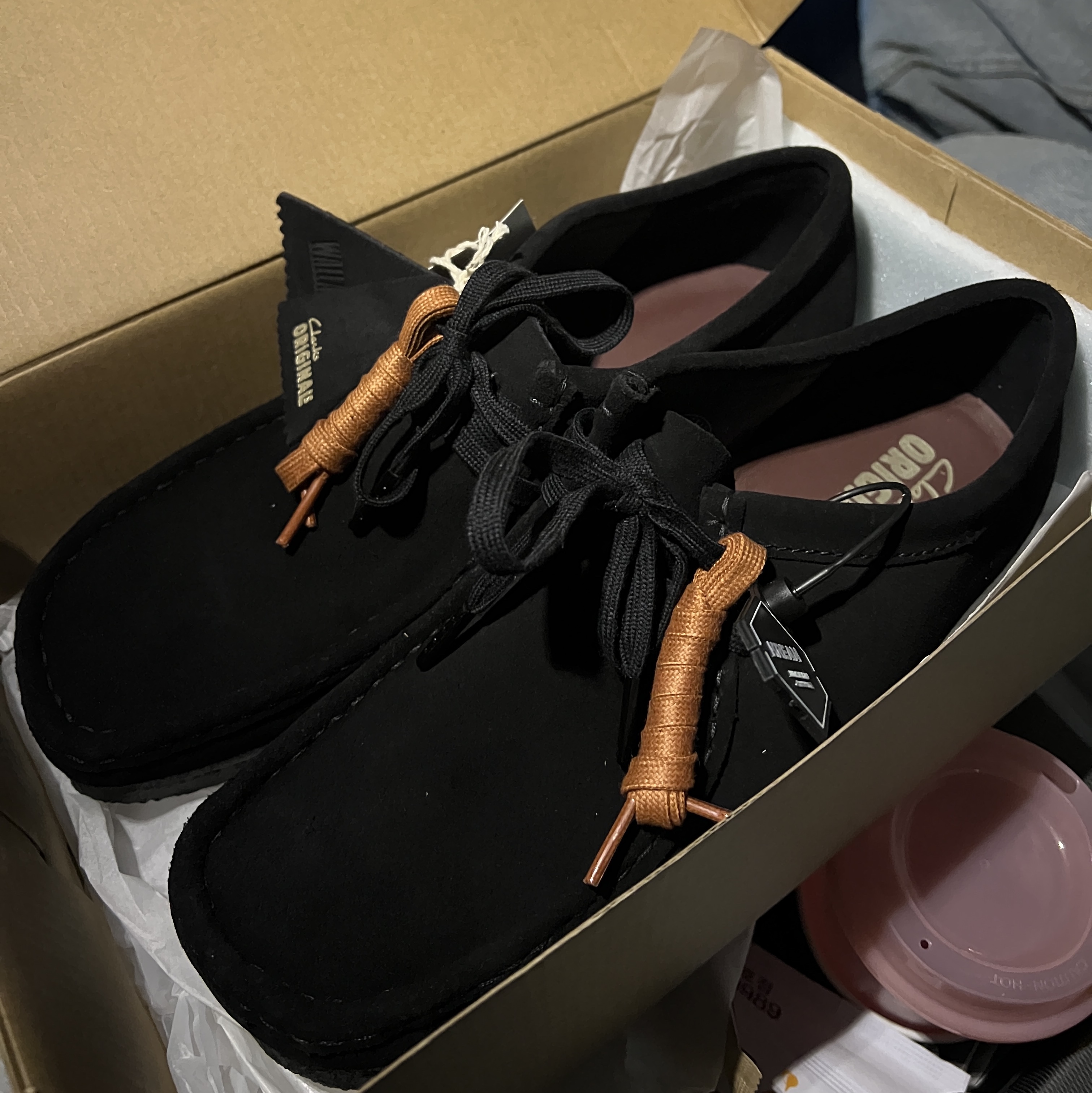 Clarks Wallabee Black Suede 착용 스타일 - 2