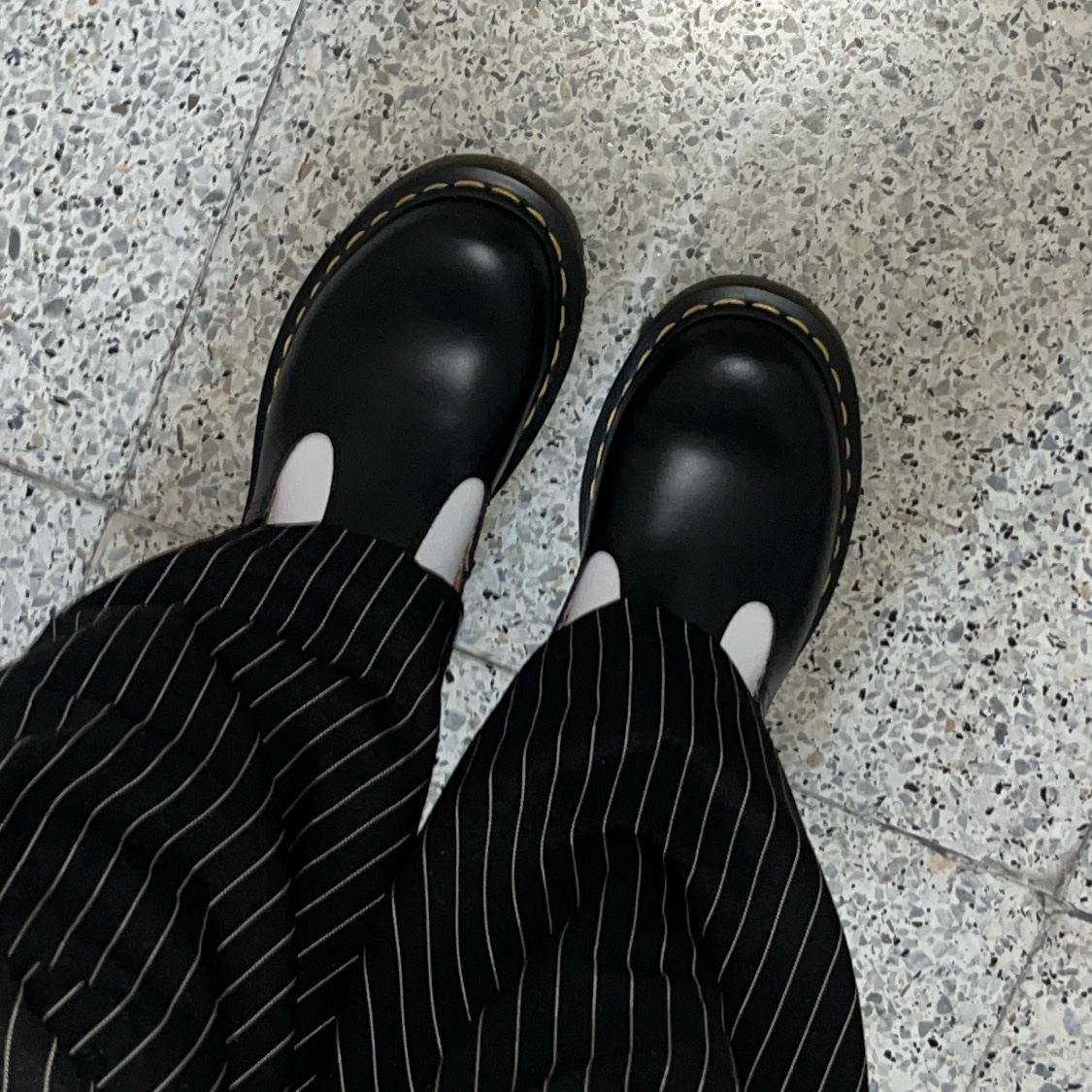 Dr. Martens Women Polley Smooth Leather Mary Janes Black 착용 스타일