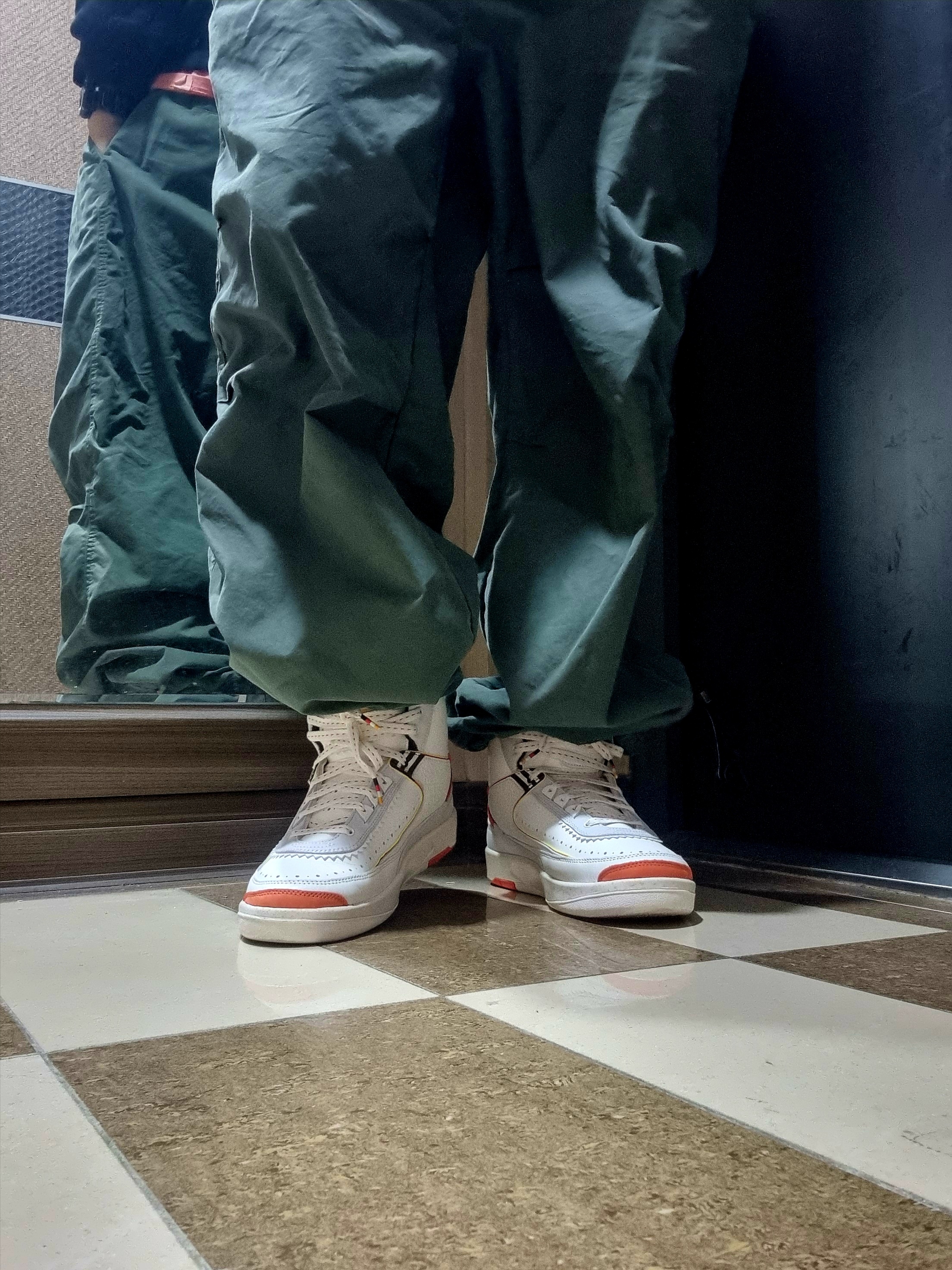 Jordan 2 x Maison Chateau Rouge Retro SP Orange and Sail 착용 스타일 - 1