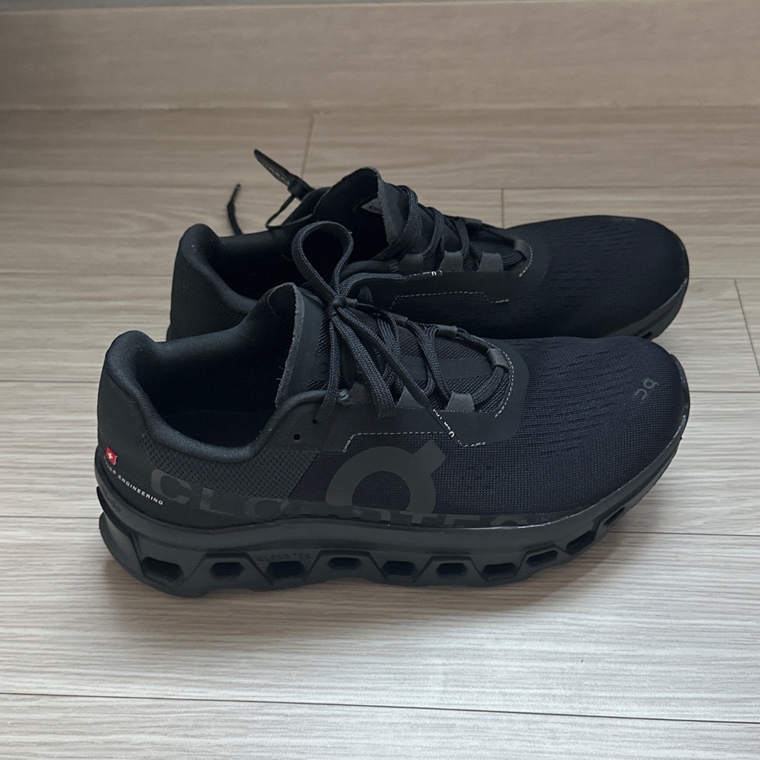 On Running Cloudmonster All Black 착용 스타일