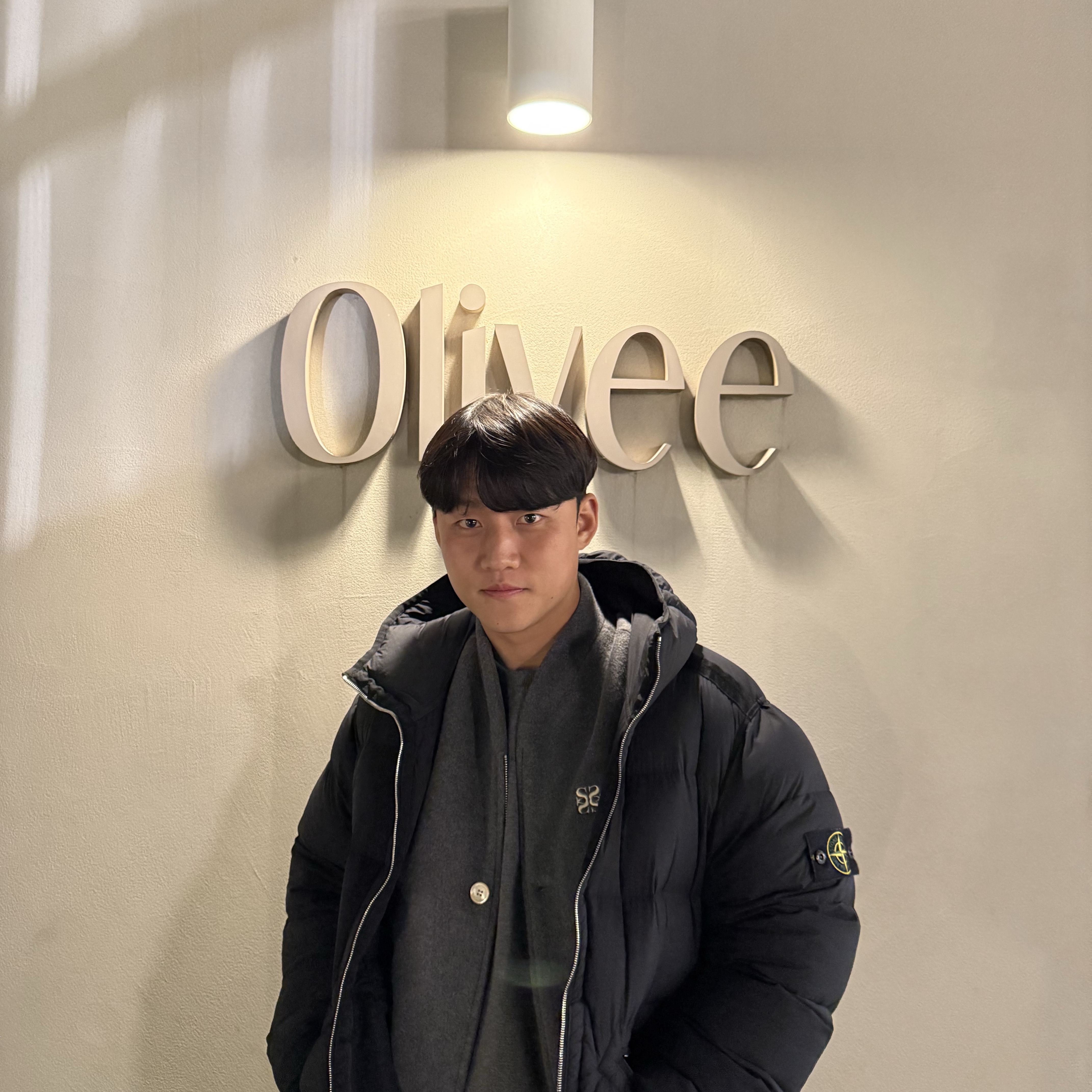 스톤 아일랜드 43128 심리스 터널 나일론 다운 자켓 블랙 - 24FW, (W) 나이키 에어포스 1 '07 카카오 와우 착용 스타일 - 2