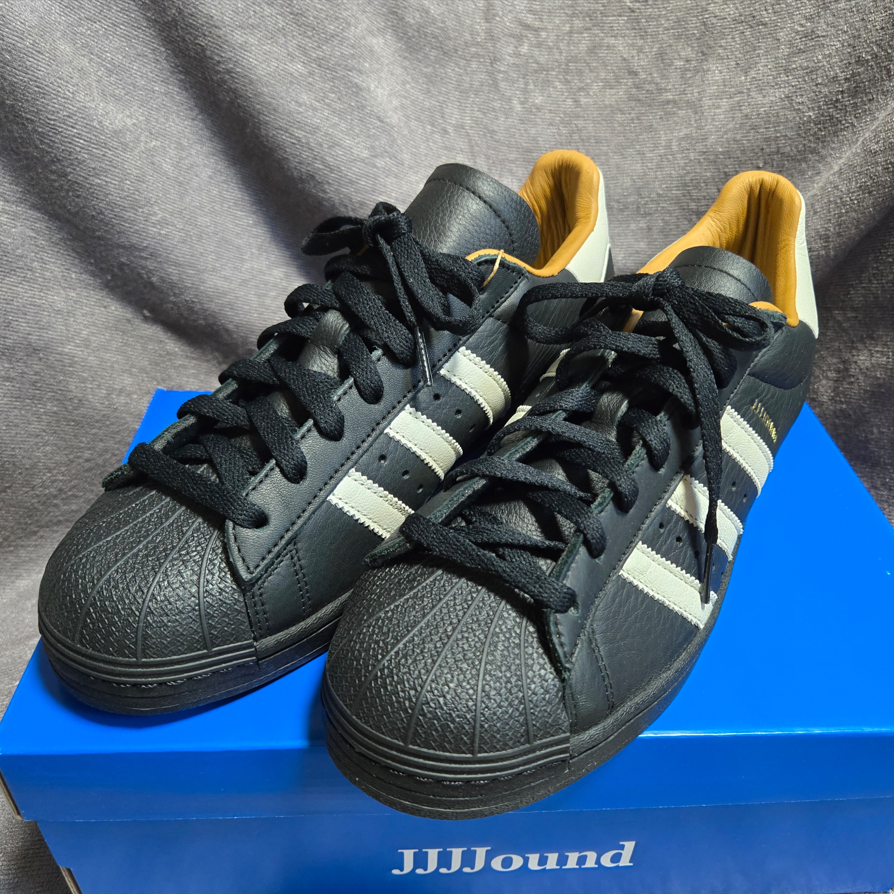 Adidas x JJJJound Superstar 90 Made in Germany Core Black Off White 착용 스타일 - 4