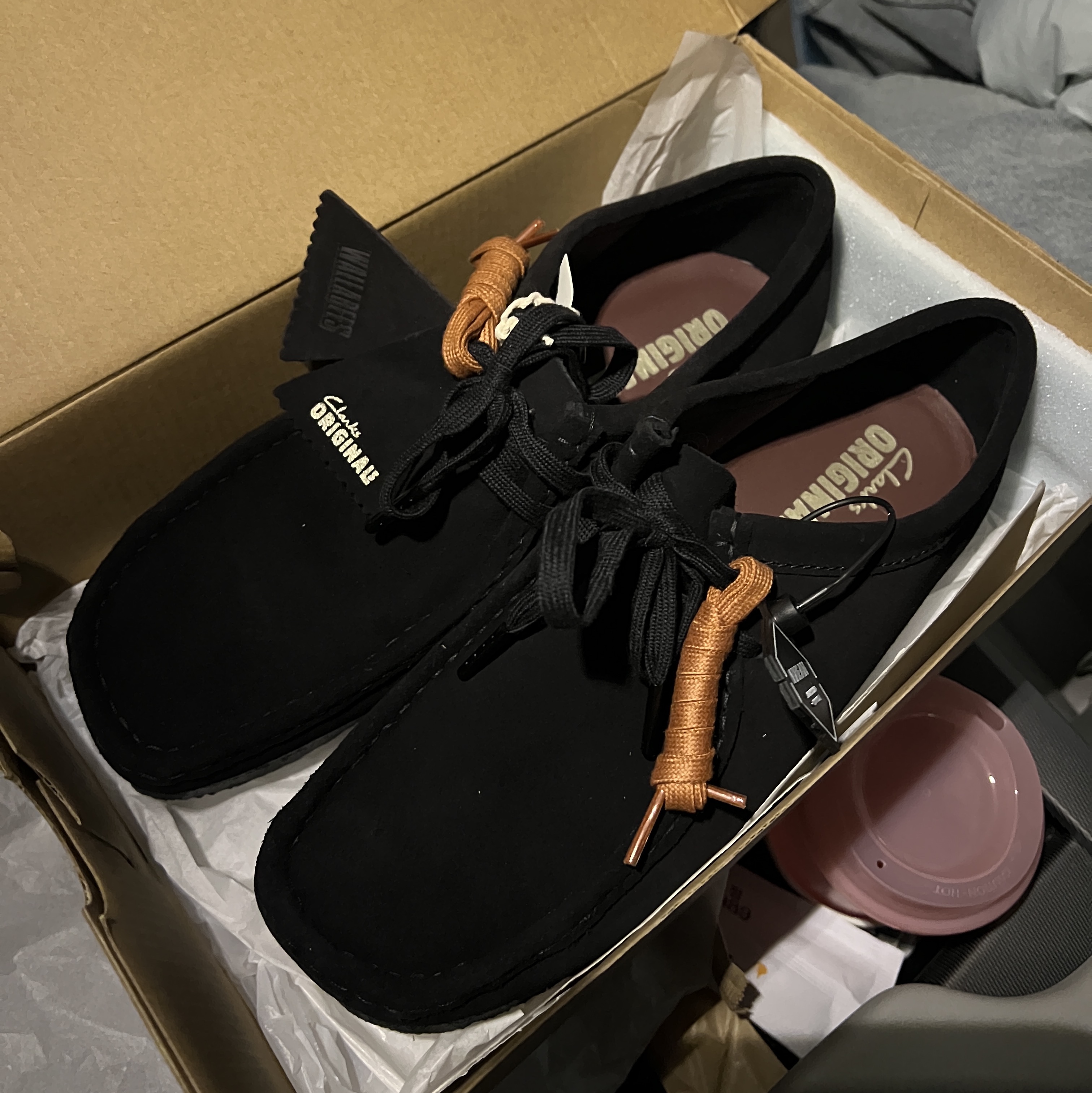 Clarks Wallabee Black Suede 착용 스타일 - 1