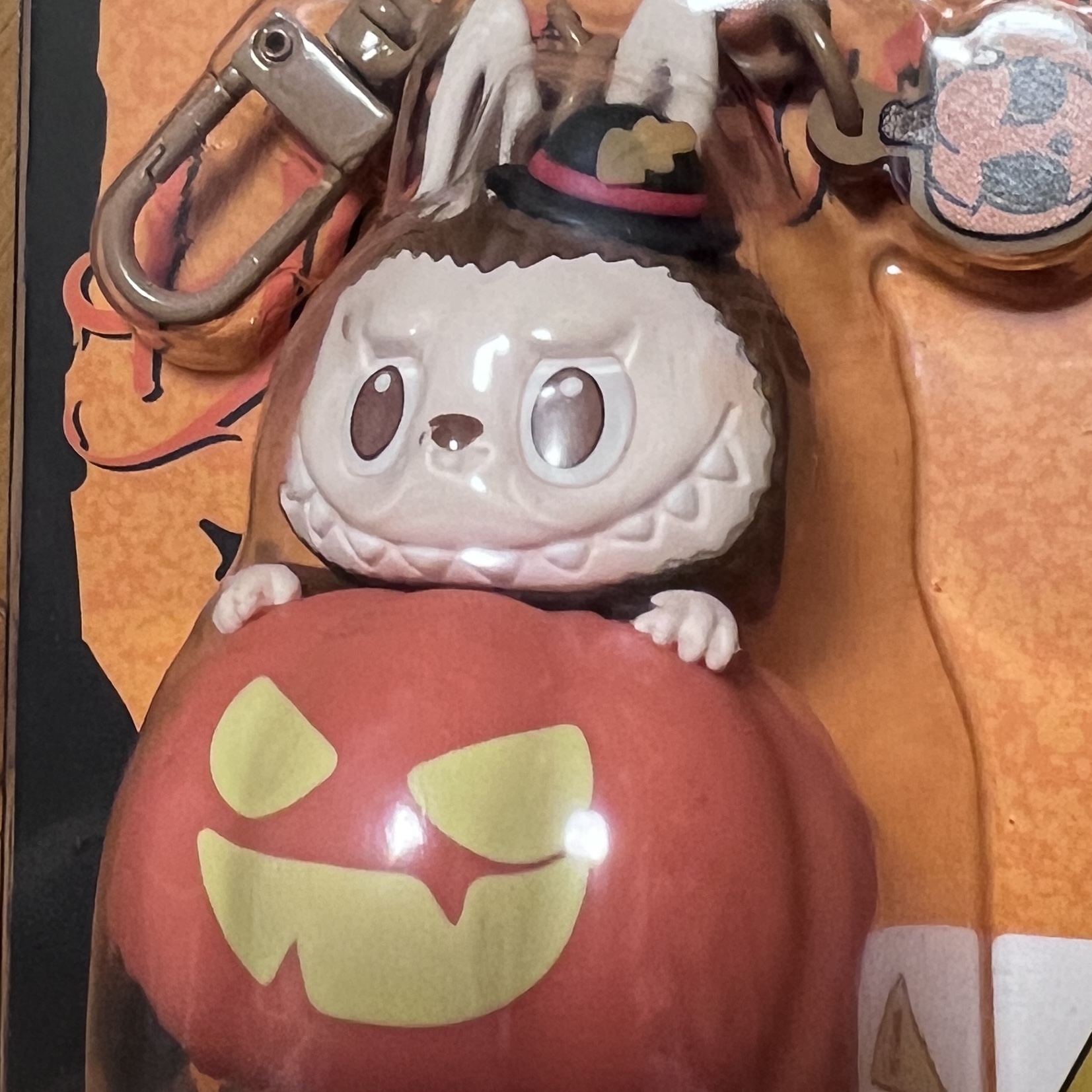 Pop Mart Halloween Party Series Luminous Pumpkin Keyring Labubu 착용 스타일